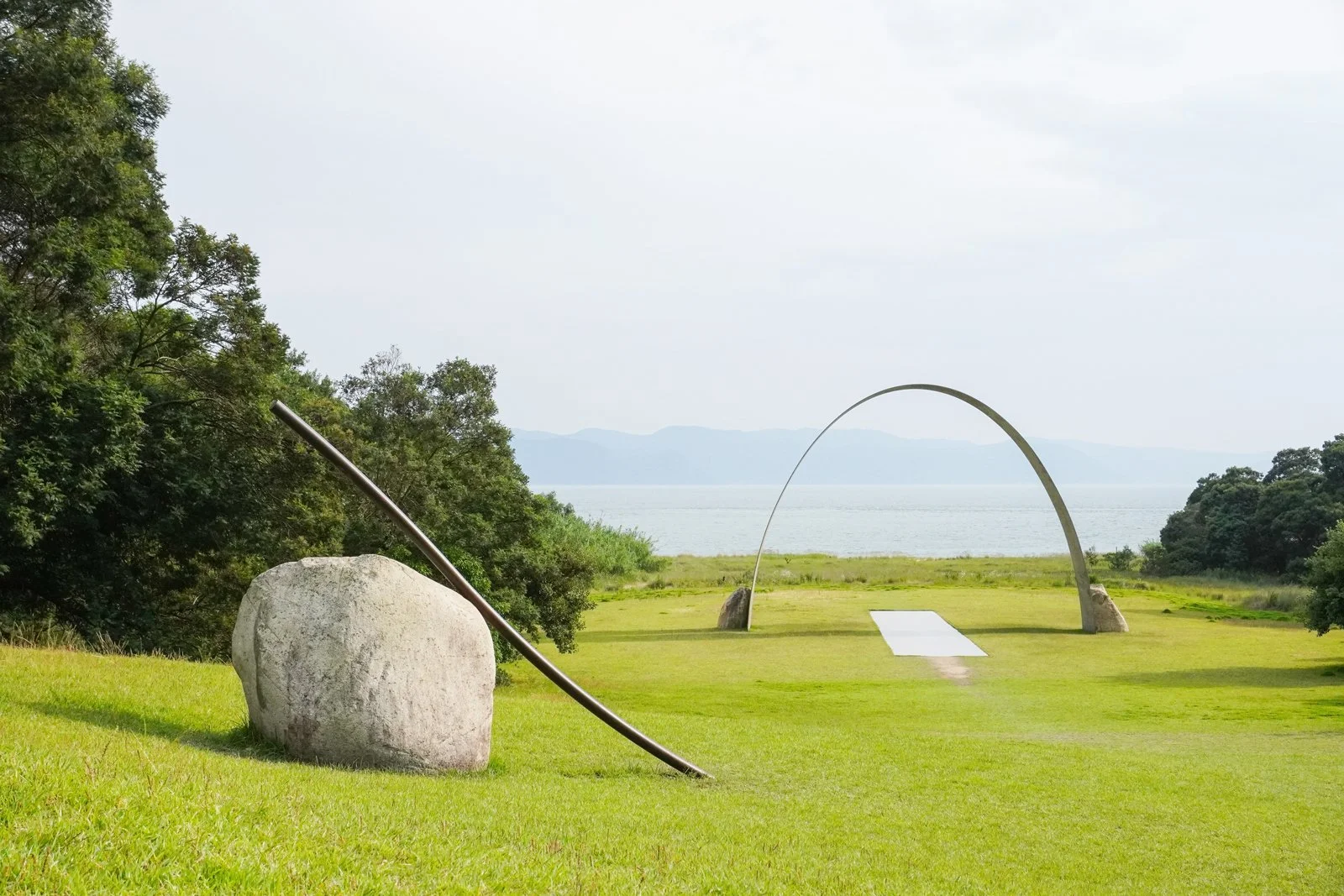 Lee-Ufan-on-Naoshima_shutterstock_2415577733-web.jpg