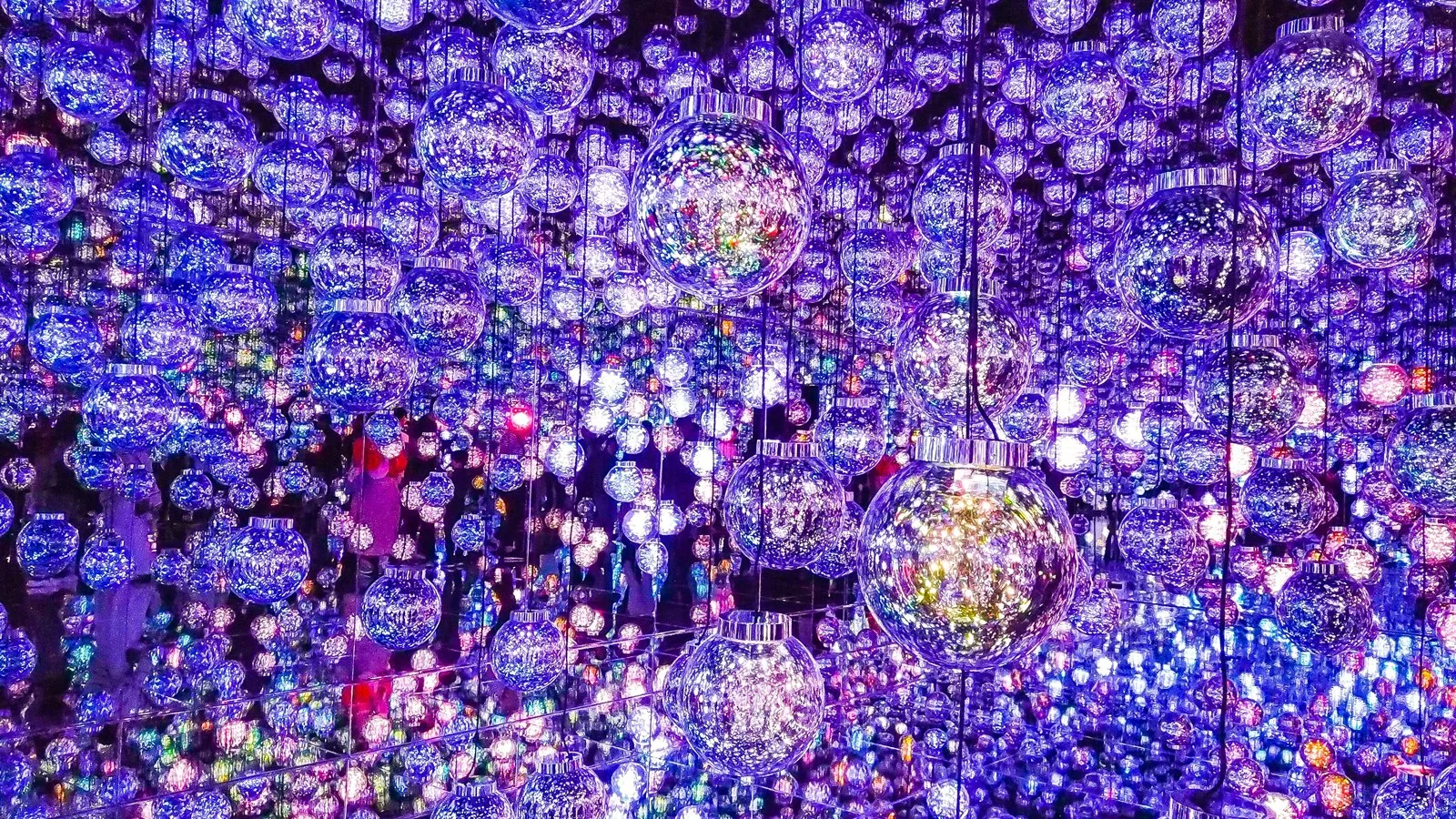 teamLab-Borderless_shutterstock_2496879233-web1600.jpg