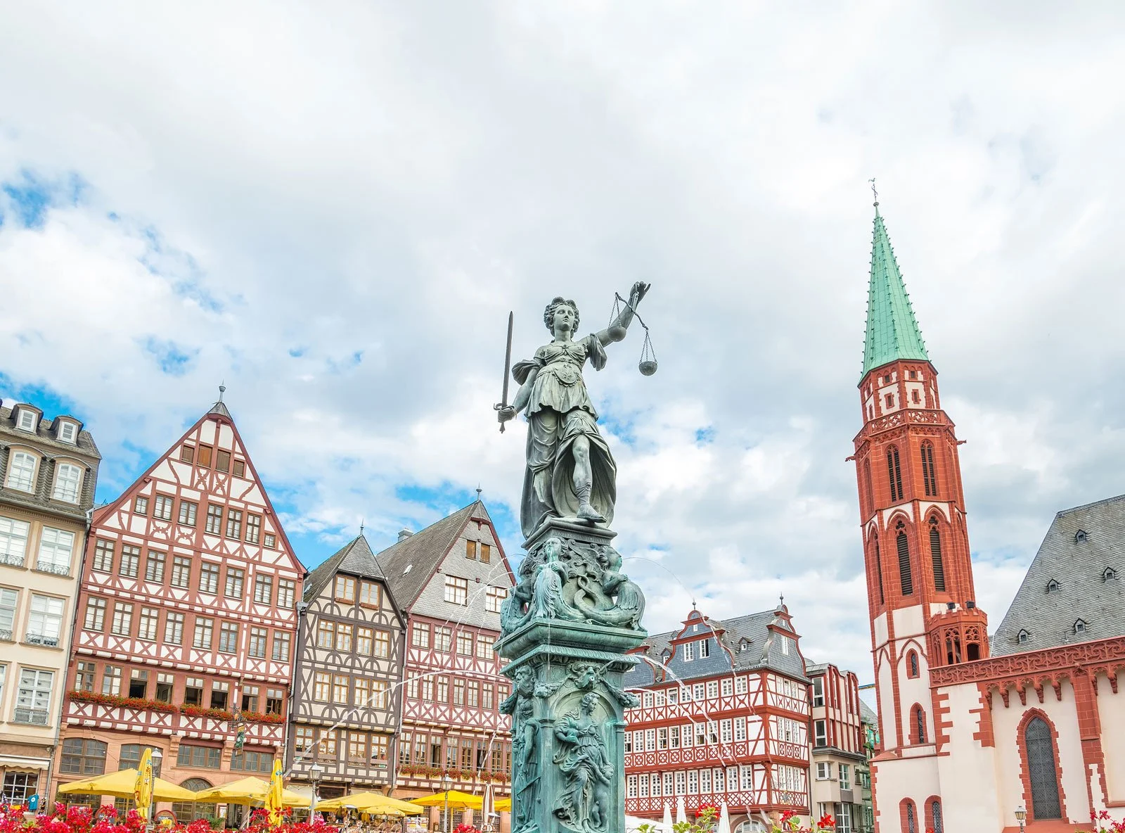 Old Town Frankfurt_WEB_shutterstock_336080195.jpg