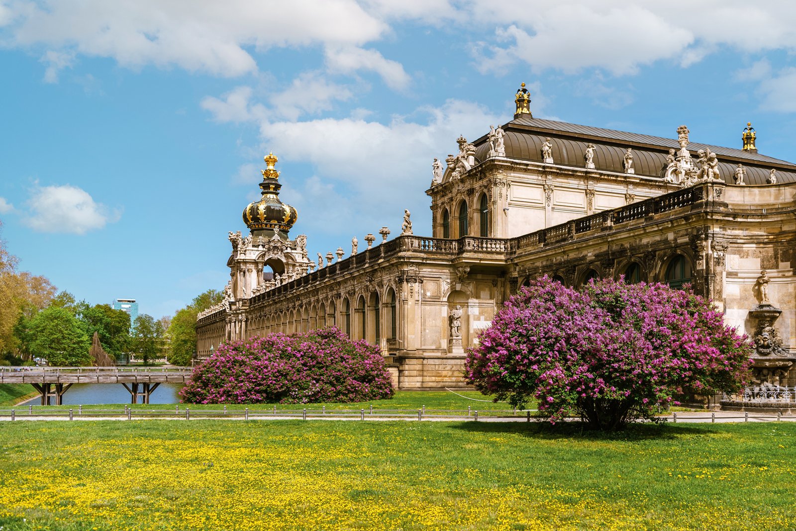Dresden-in-spring_shutterstock_2614523147_web1600.jpg