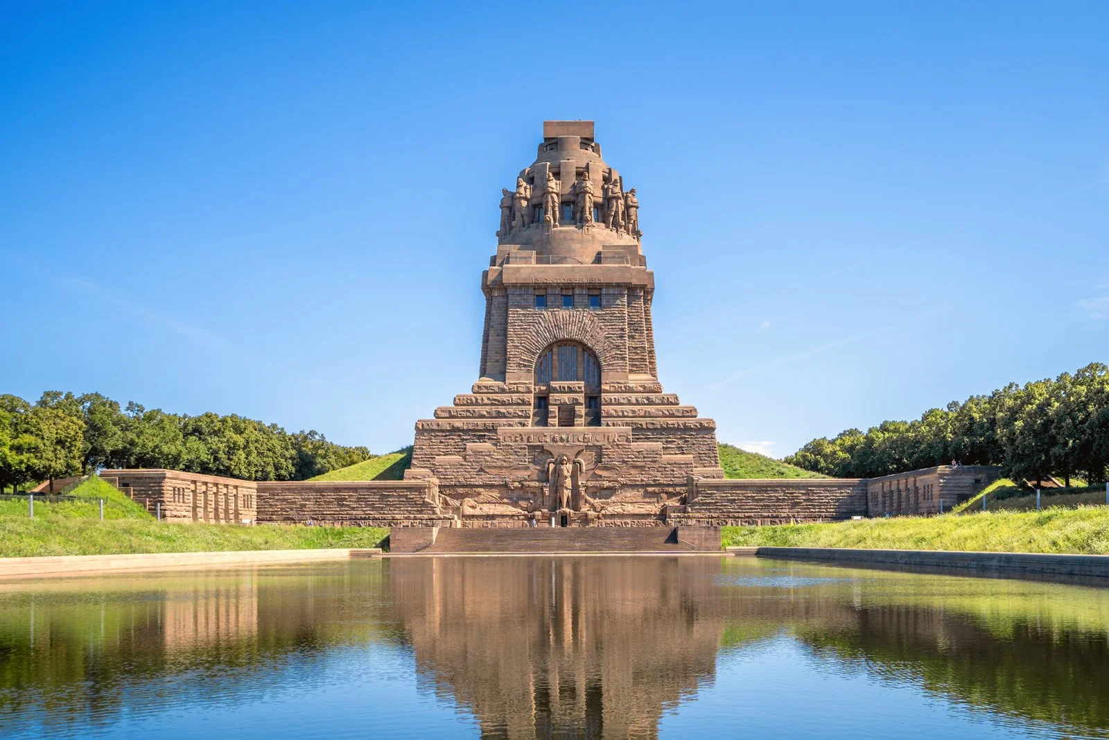 Leipzig_Monument-to-the-Nations_shutterstock_2545824541_web1600.jpg