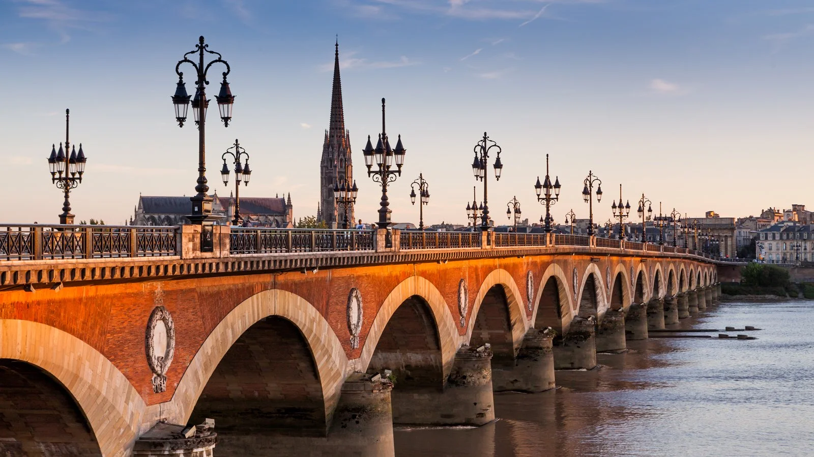 Bordeaux_shutterstock_240209116-web.jpg