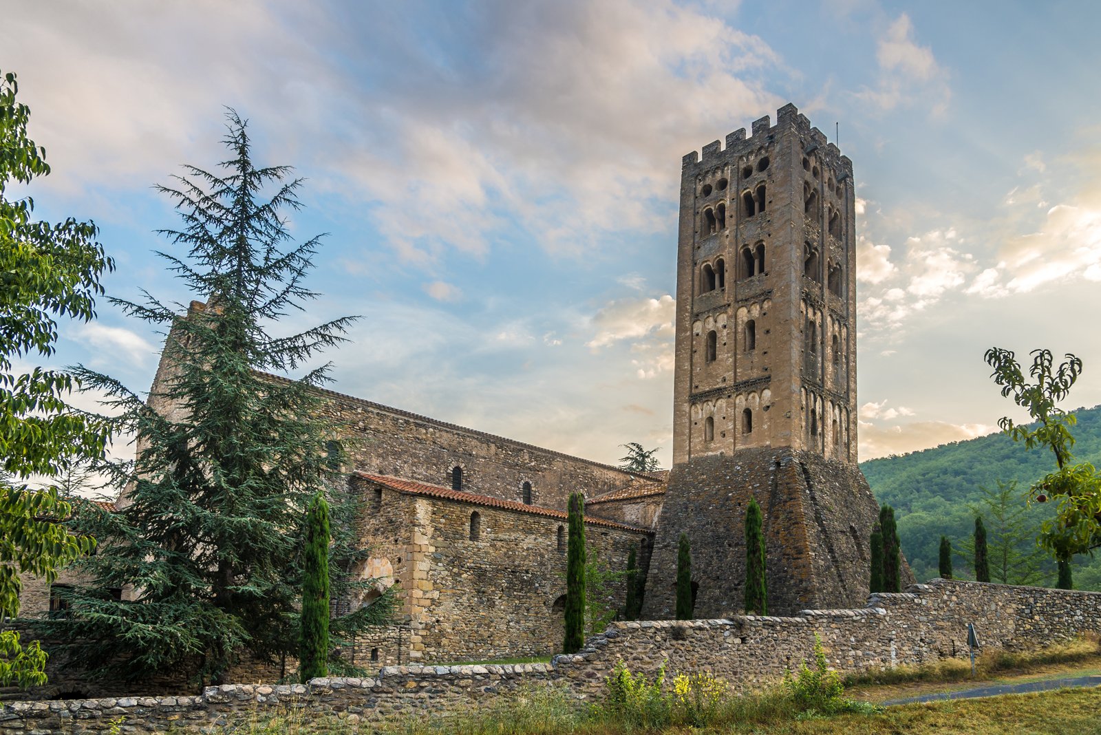 Saint-Michel-de-Cuxa_shutterstock_500732323-web1600.jpg