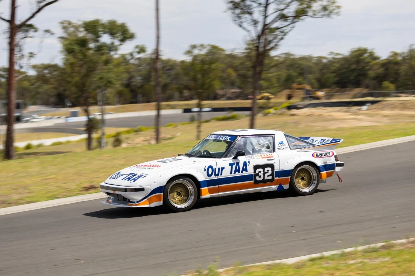 If returning to normal life after the holidays has made you dream of running off to the mountains, unfortunately we can&rsquo;t help you get to the mountains, but we can suggest running off to the track for a break instead 💁&zwj;♀️🐧

Saturday 31/1 