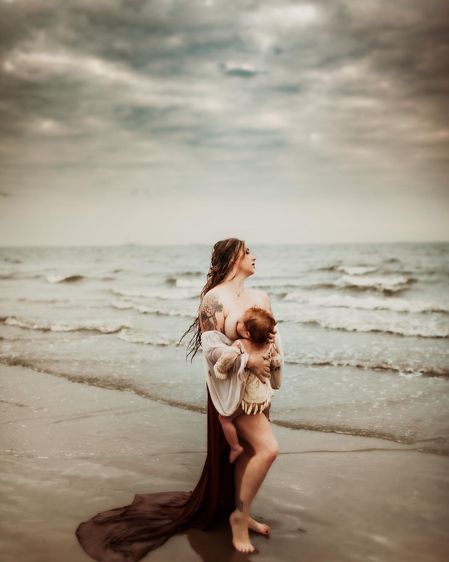 Throwing out a super last min nursing mamas group meet up photography session!! 
 
My Saturday aug 5th session just rescheduled which means an open date to shoot if I have interest:) 

World breastfeeding to honor your journey. Bottle feed exclusivel