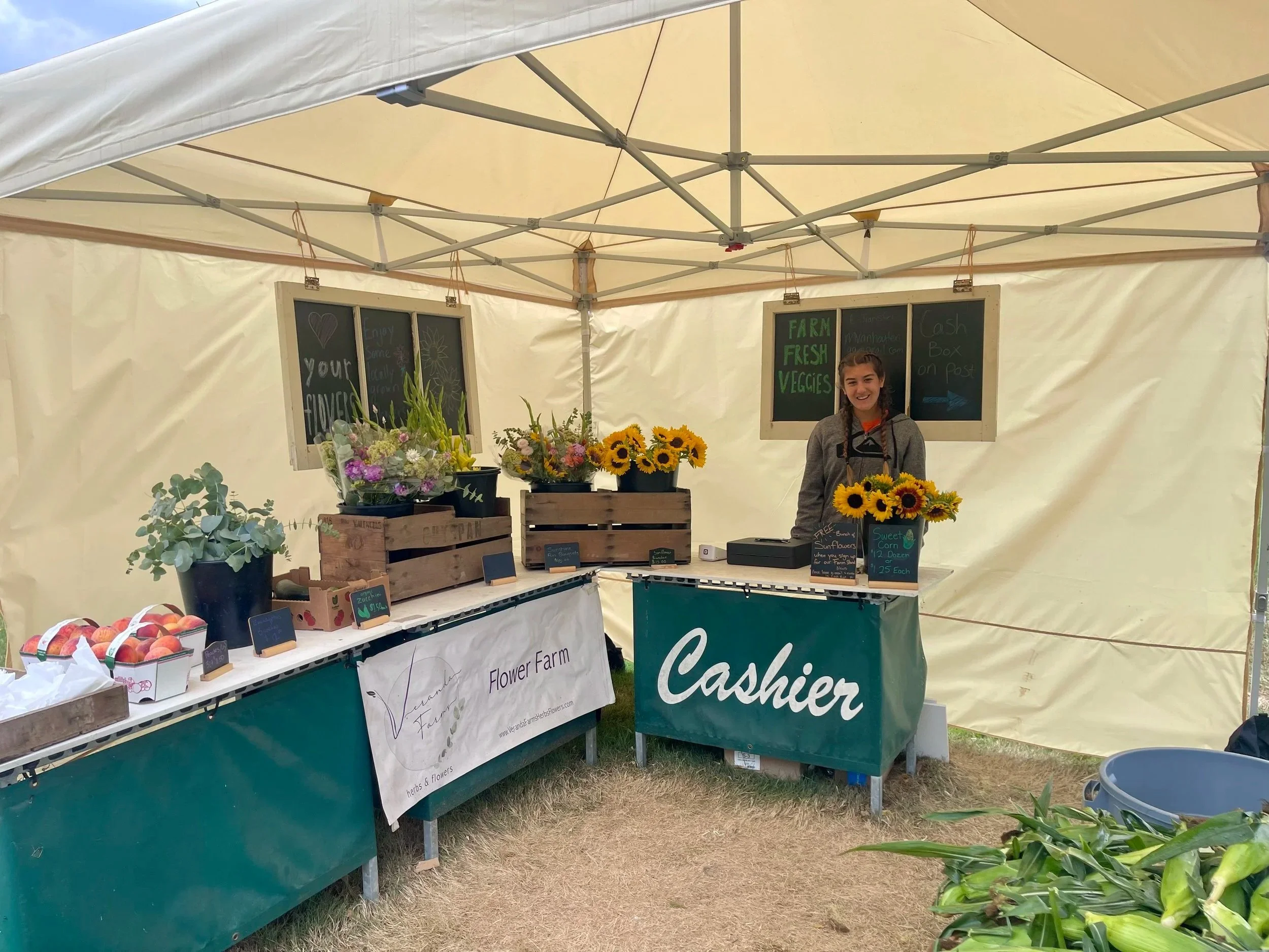 Hamilton, caledonia, brantford farm stand, Sweet corn, fresh flowers, peaches