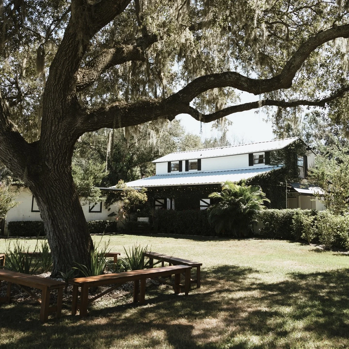 &ldquo;I do&rdquo; season is here ✨ 

And here is another easy &ldquo;yes&rdquo; for you: all-inclusive packages that make planning easy and stress-free. 
Just show up and celebrate!

💍 View pricing or chat with a venue rep - link in bio.

Photograp