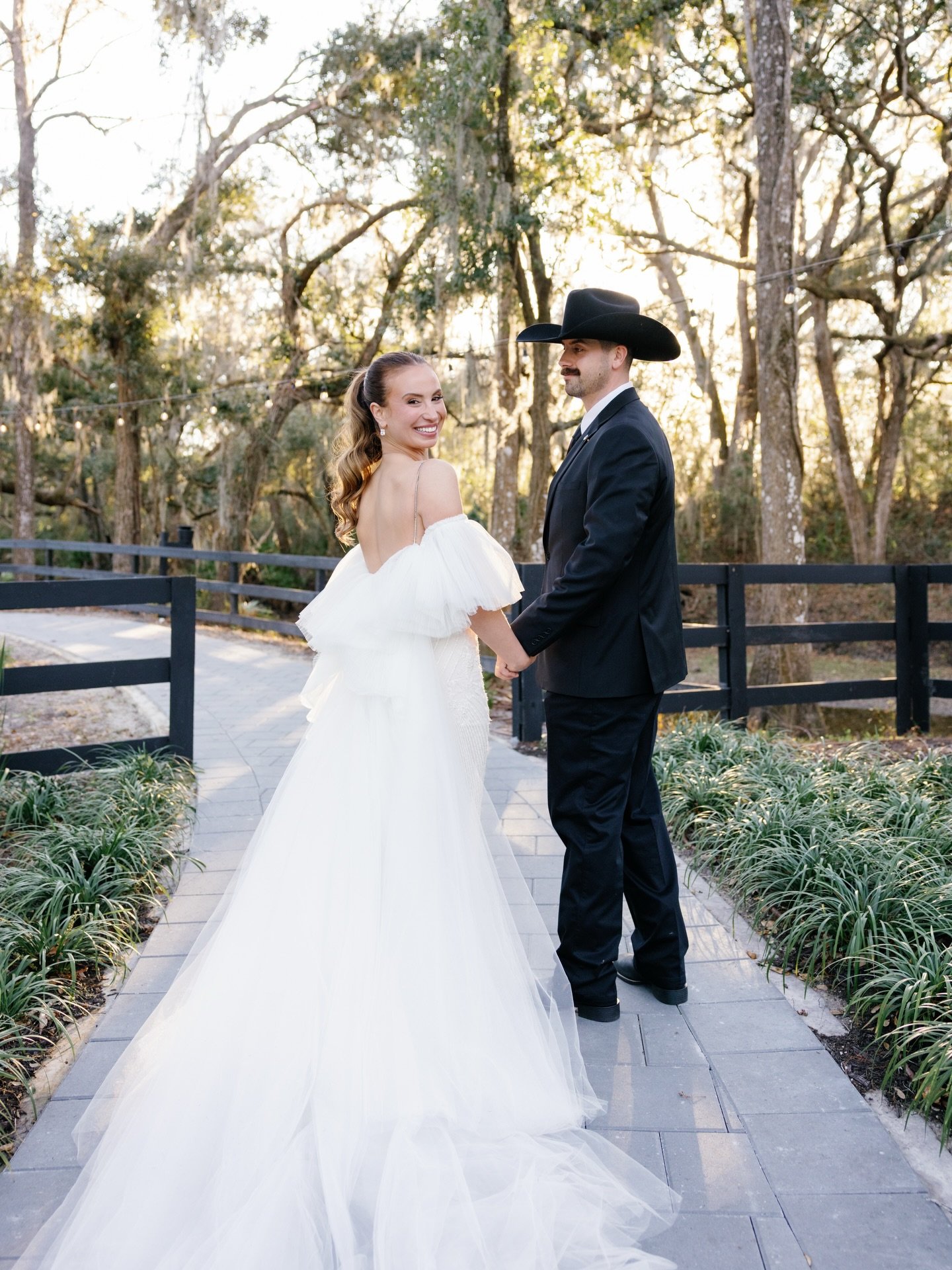22 days. One couple. $20K toward the wedding you&rsquo;ve been planning. 💍

One couple who books at @southernstreamsranch by March 31 will win $20,000 toward their all-inclusive wedding. Every detail, thoughtfully handled. 

How it works:
 &rarr; Bo