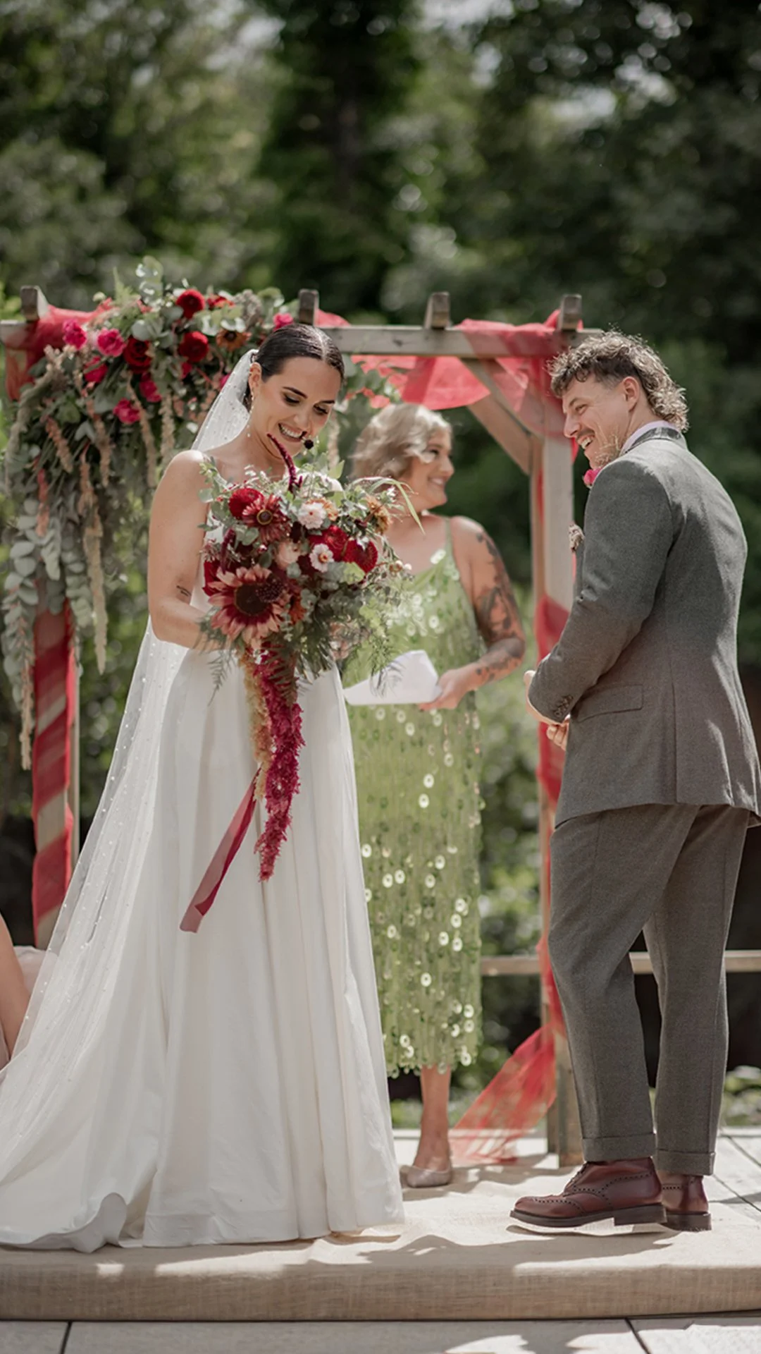 Outdoor weddinf Devn Wedding photographer.jpg