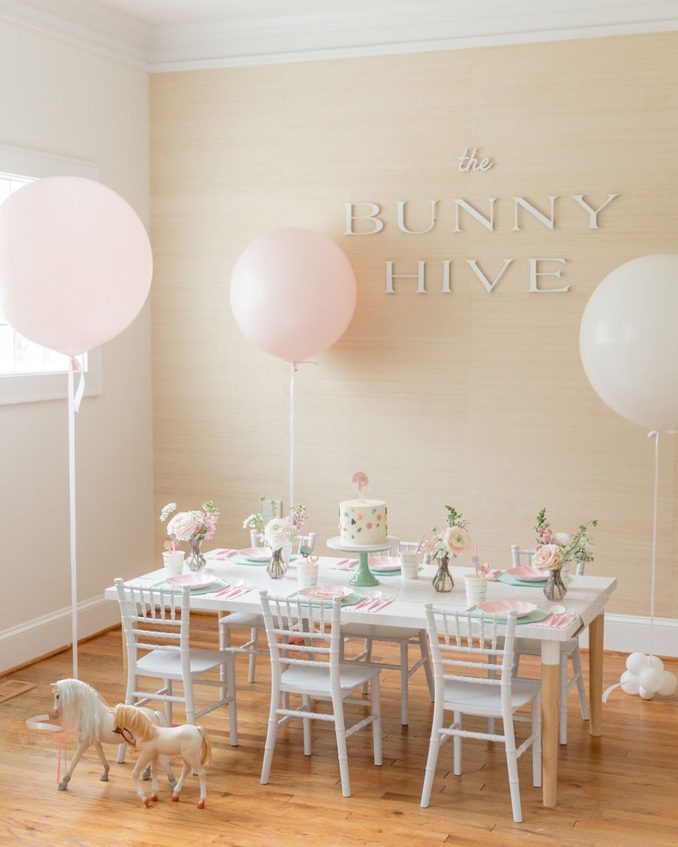 Jumbo balloons 🤝 any celebration

Jumbos add such a fun flare to parties, especially parties at @thebunnyhiveraleigh

Since their opening, they have quickly become one of our favorite places to throw kids celebrations in Raleigh! If you haven&rsquo;