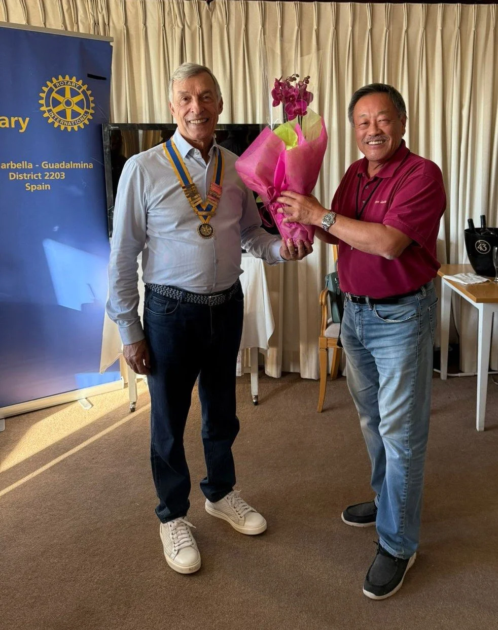 Meeting December 5th Quiz Winner Ian Kuah receives his prize