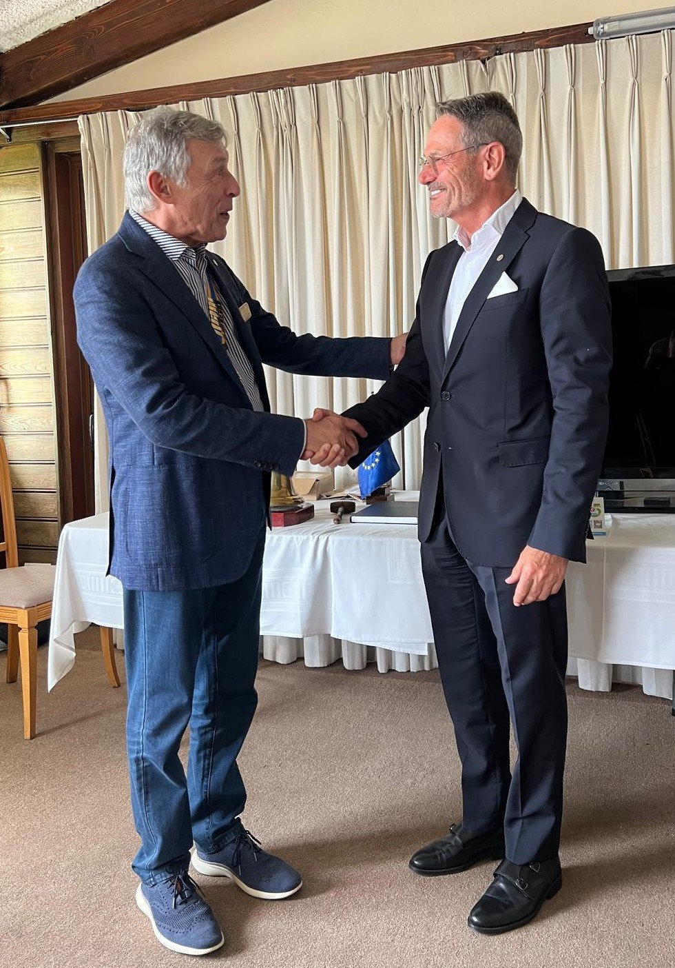 Pinning Frans Roosendaal