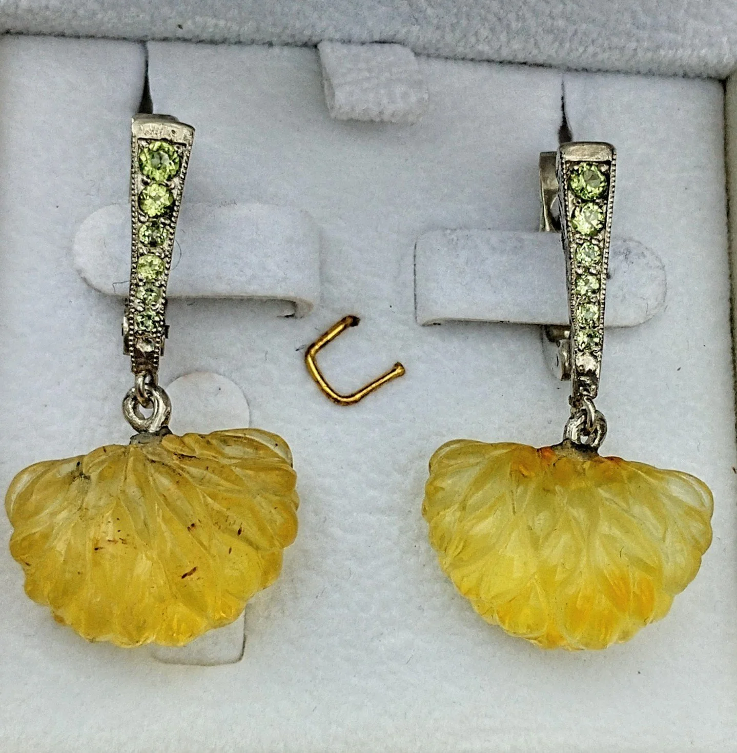 Сережки "Лунниці" зелені. Crescent amber earrings .green.