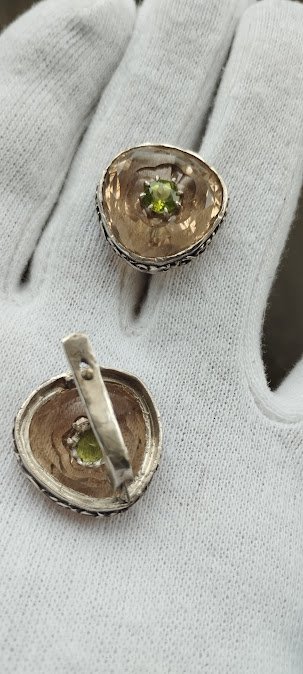 Rondo T. peridot ring.