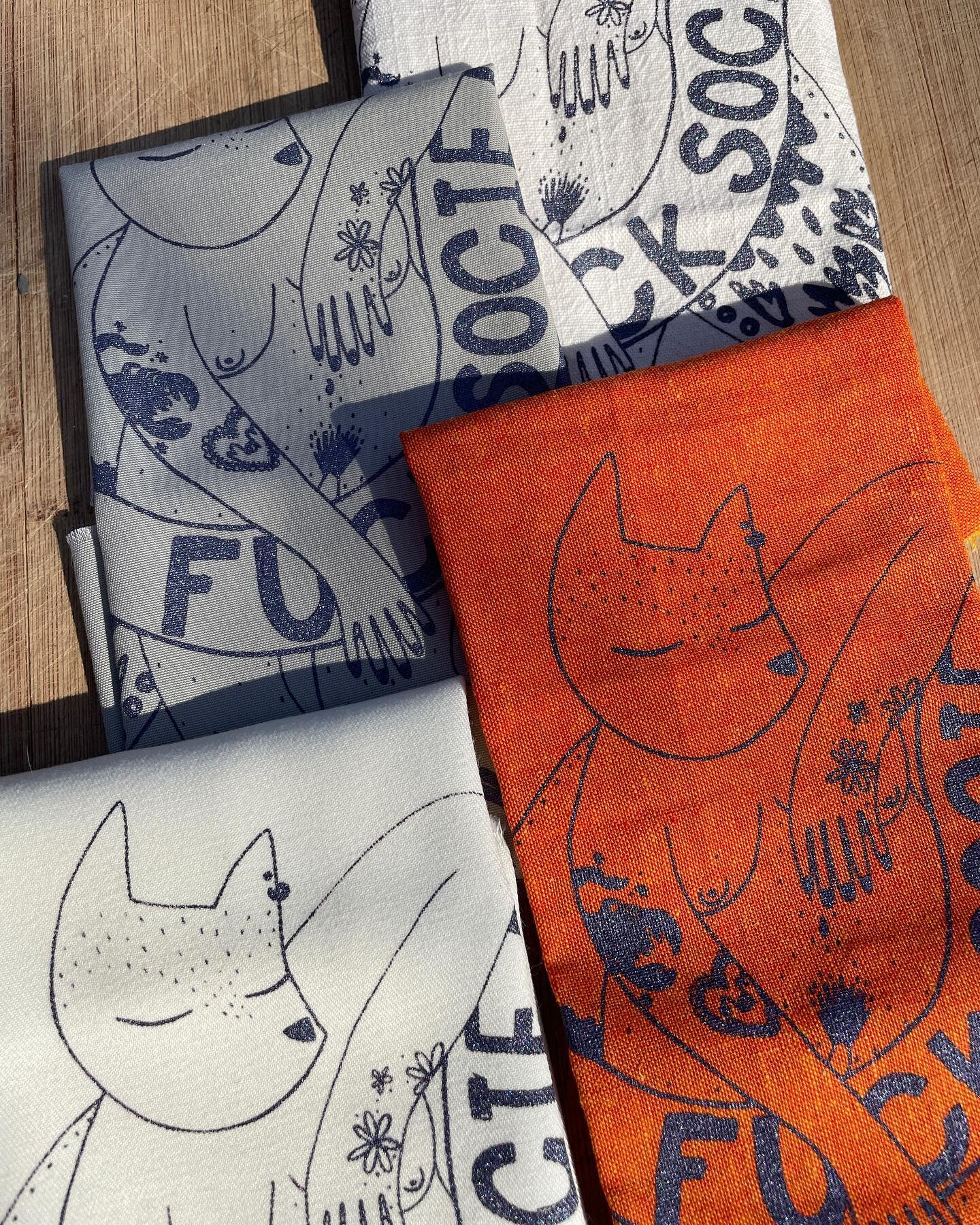 Spice up ton jacket ! -17% sur tout dans ma boutique en ligne jusqu&rsquo;&agrave; ce soir 23:59 avec le code CITRONS17 🍋🍋🍋 #mtl #mtlartist #patches #patch