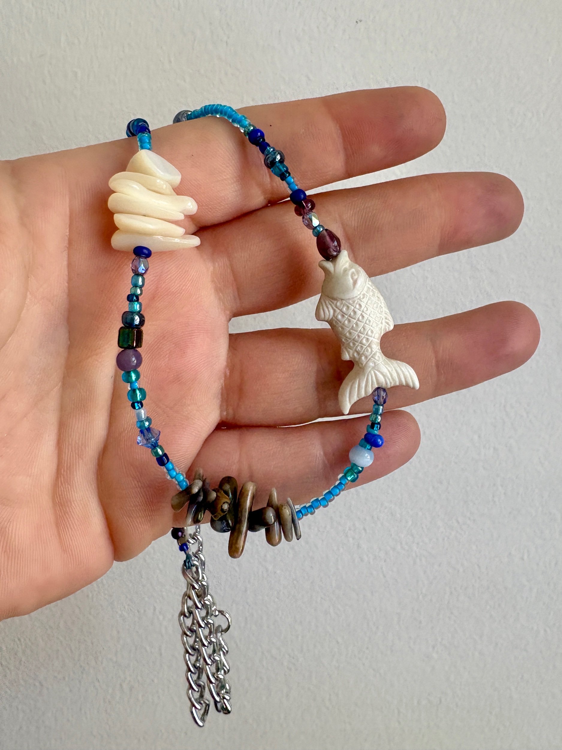 Collier -bleu profond poisson