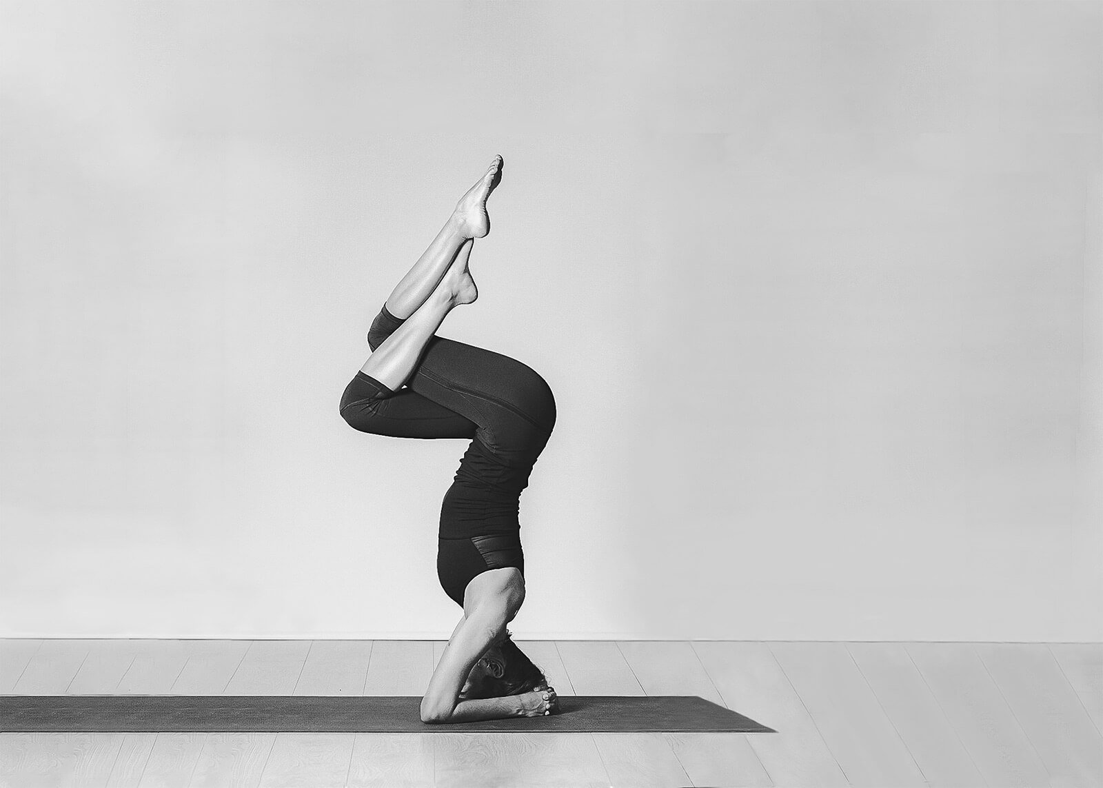 Improvisa objetos de yoga con lo que tienes en casa - Yoga with Marian