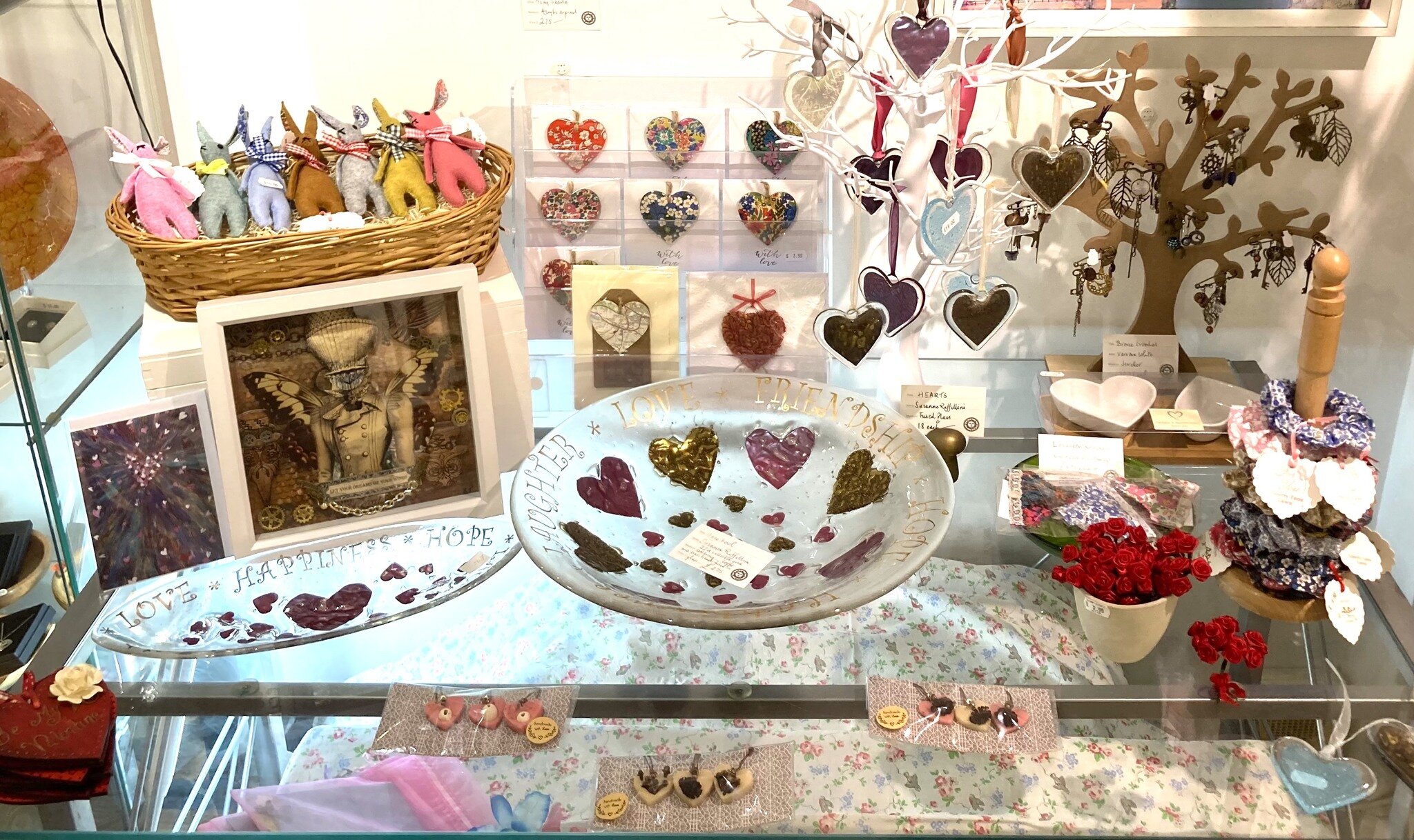 14 days til Valentine's so come and browse for gift ideas for your Valentine...

Opening hours: Wednesday to Saturday 10am-4pm