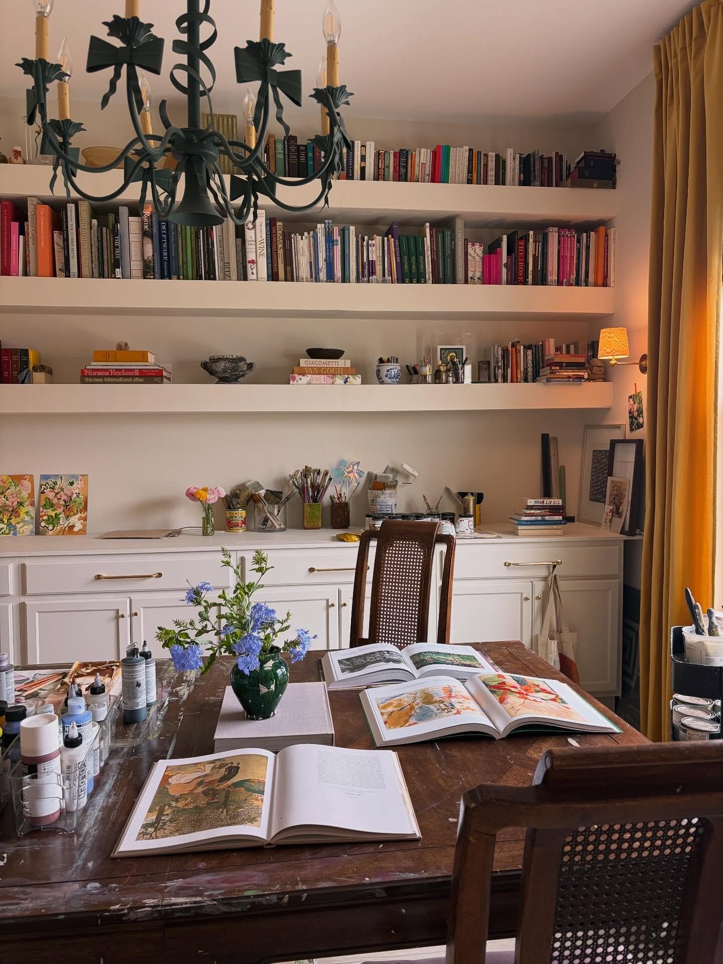 my studio upgrade is complete + absolutely sparkling thanks to the hard work of my very handy husband 💛 who wants to come over and sip wine and chit chat with me?!