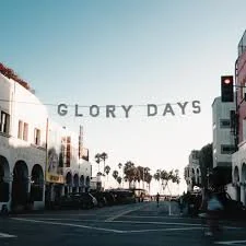 TWINSICK - Glory Days (feat. Hayley May)