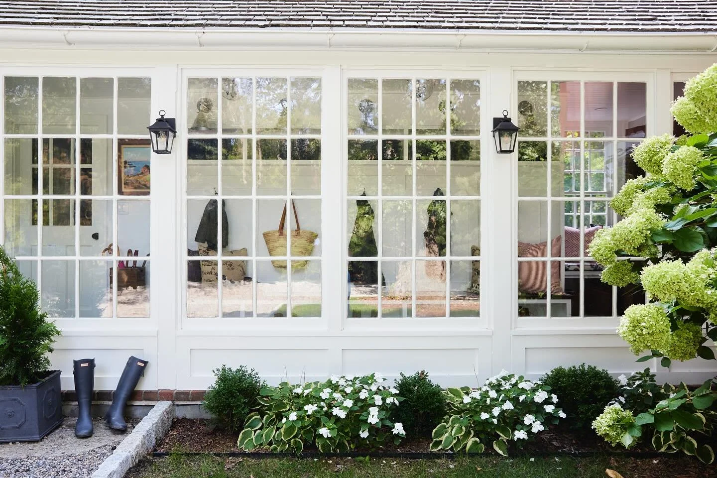 A 2023 addition with 100-year-old windows sourced from upstate New York — proof that the best details are timeless!
@sydneysheehanphoto