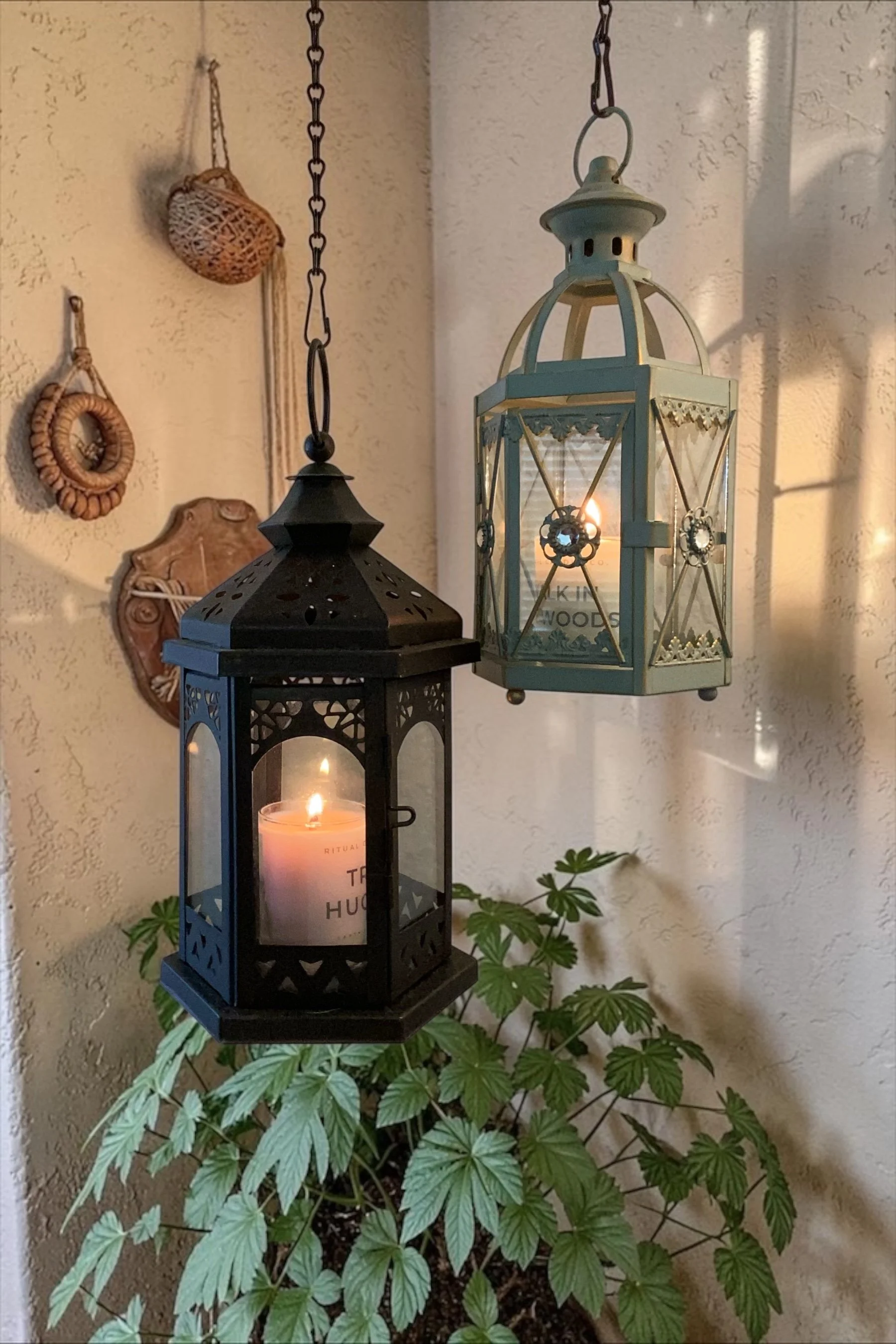 How to Decorate With Candle Lanterns