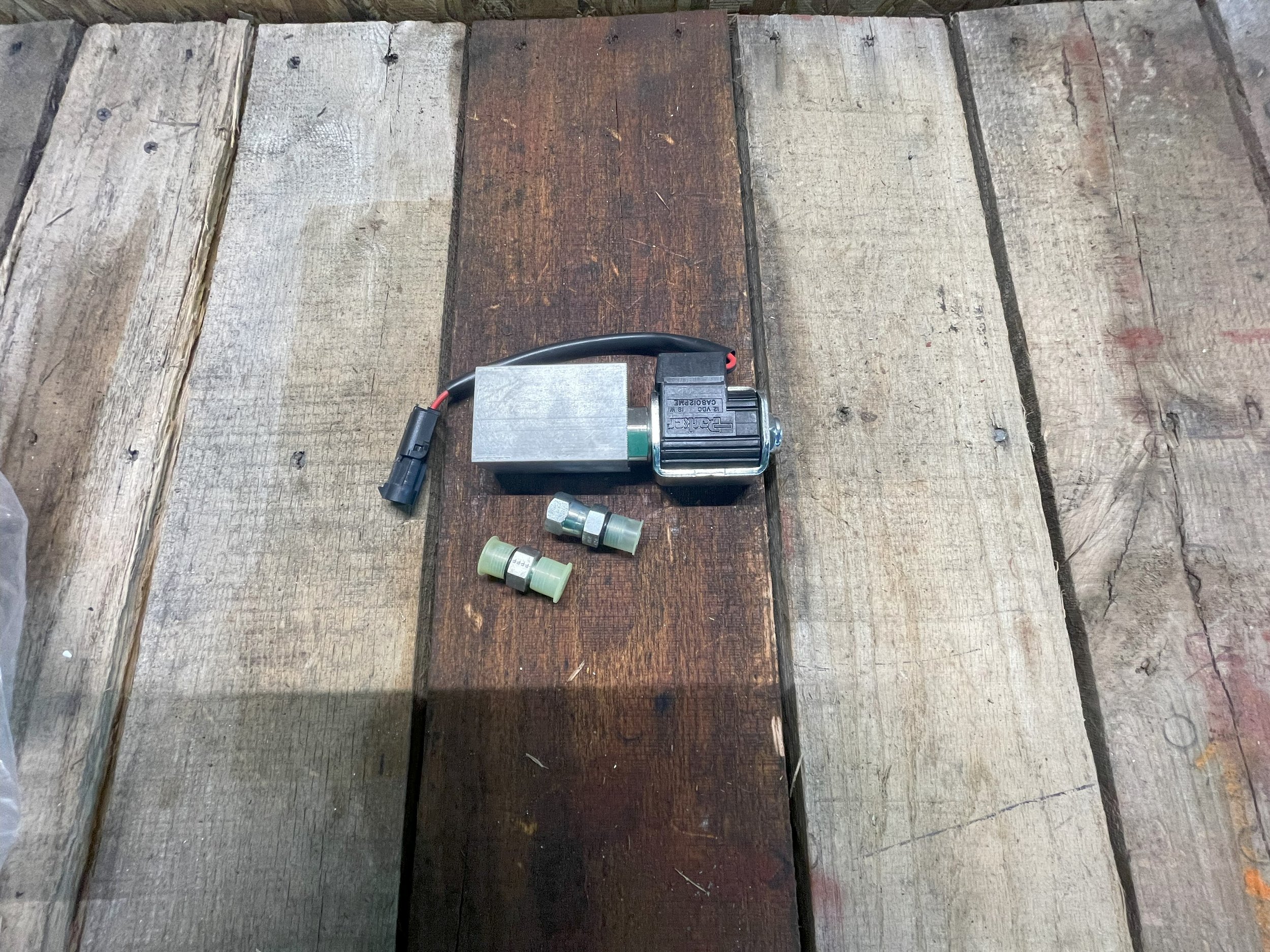 Terex: 14593 Assy, Solenoid, Start/Stop, Hyd.