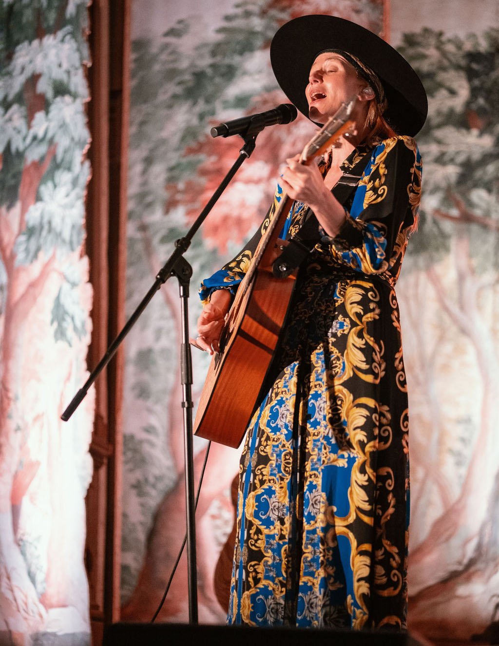 Jewel performing crop.jpg