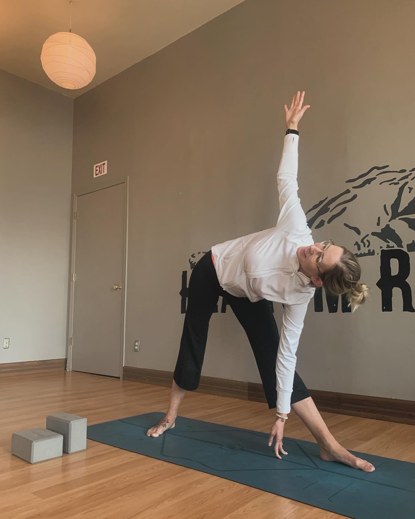 🌞teacher feature: meet Bethany 🌞

We love Bethany! She not only teaches at the studio, but helps out with maintaining the beautiful space and adds so much heart to the community. ❤️

Bethany began her practice by taking yoga classes at her gym when