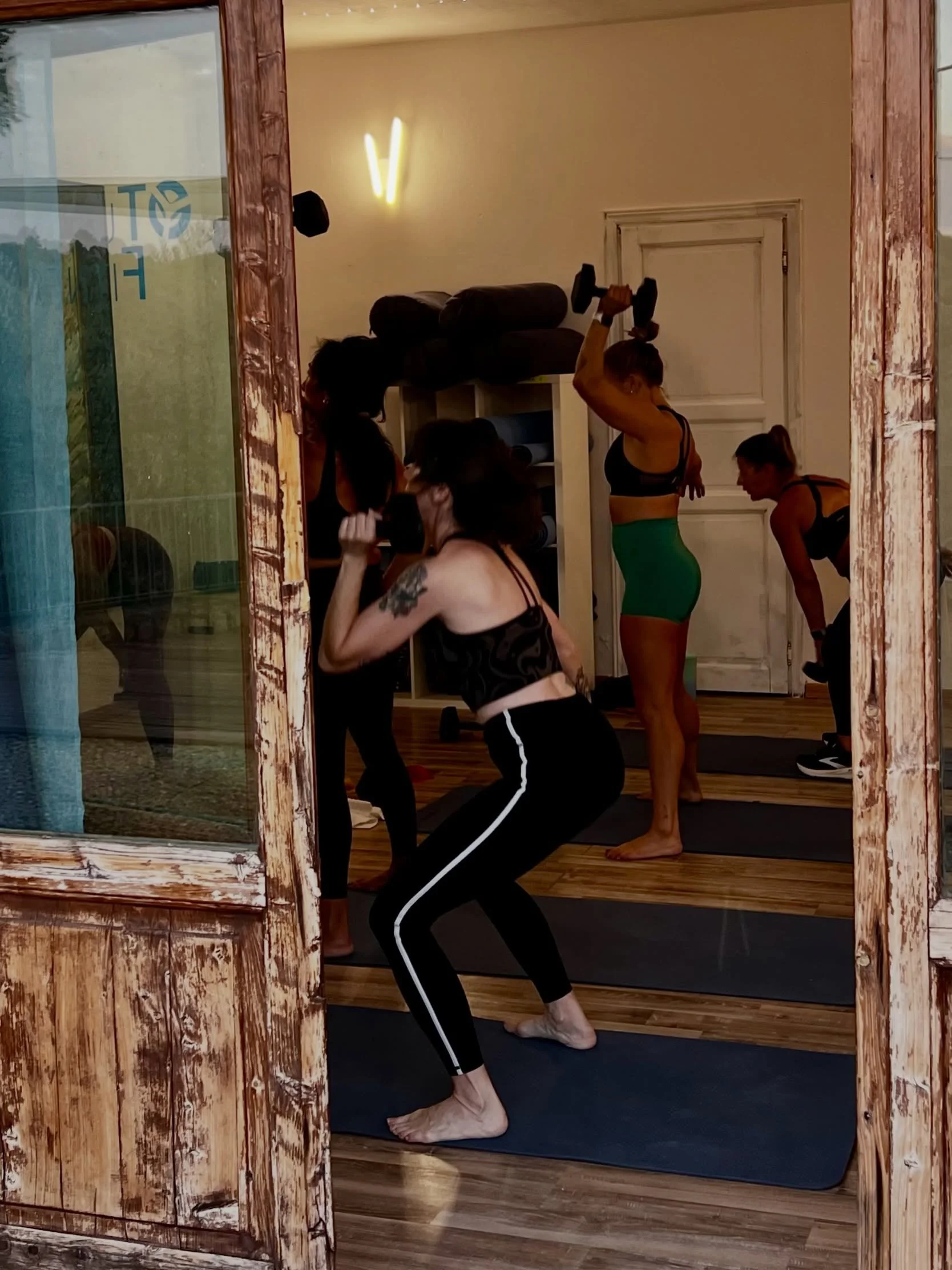 Day five of HIIT and hike adventuring! We started the day with HIIT and a casual 8 mile hike to Montevarchi 🤩 scroll through to see our views. Came back for some rest and massages before yoga and dinner.