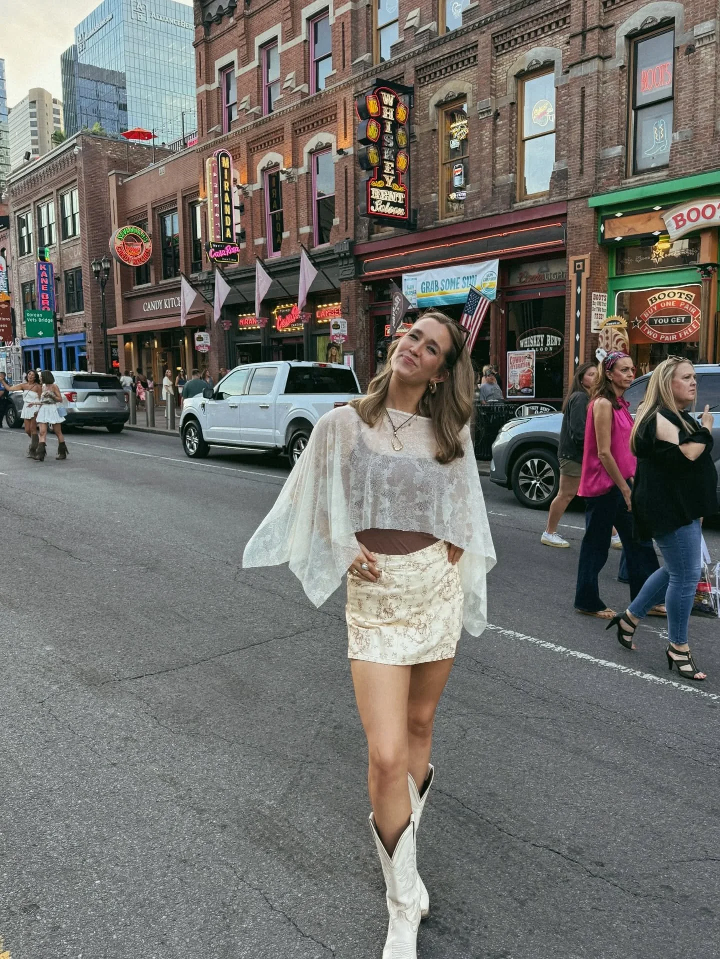 Willow hair hits Broadway for Nashville&rsquo;s CMA fest! 

#WillowAndAshSalon #Nashville #CMAFest #OldTownSpring #Aveda