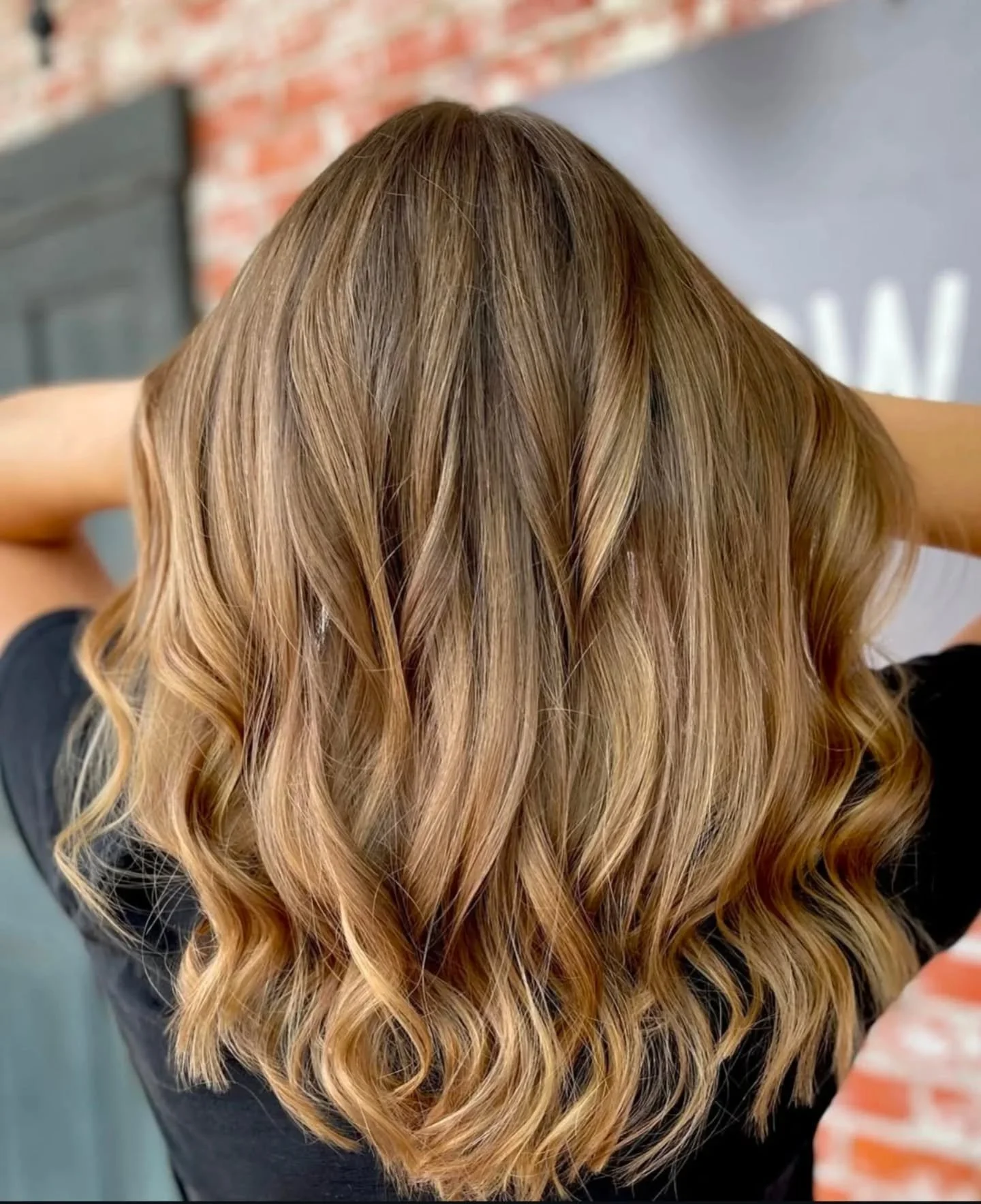 Gorgeous soft movement ✨

#WillowAndAshSalon #Bronde #OldTownSpring #Aveda