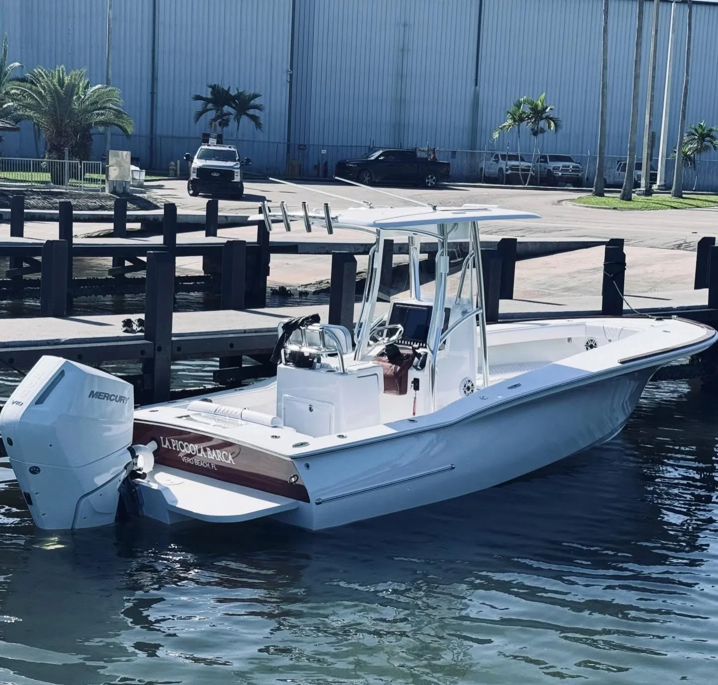 Check out this beauty! Gorgeous Center Console from @stonerboatworks, featuring a V10 Mercury 400 in a 23&rsquo; setup! Thoughts?