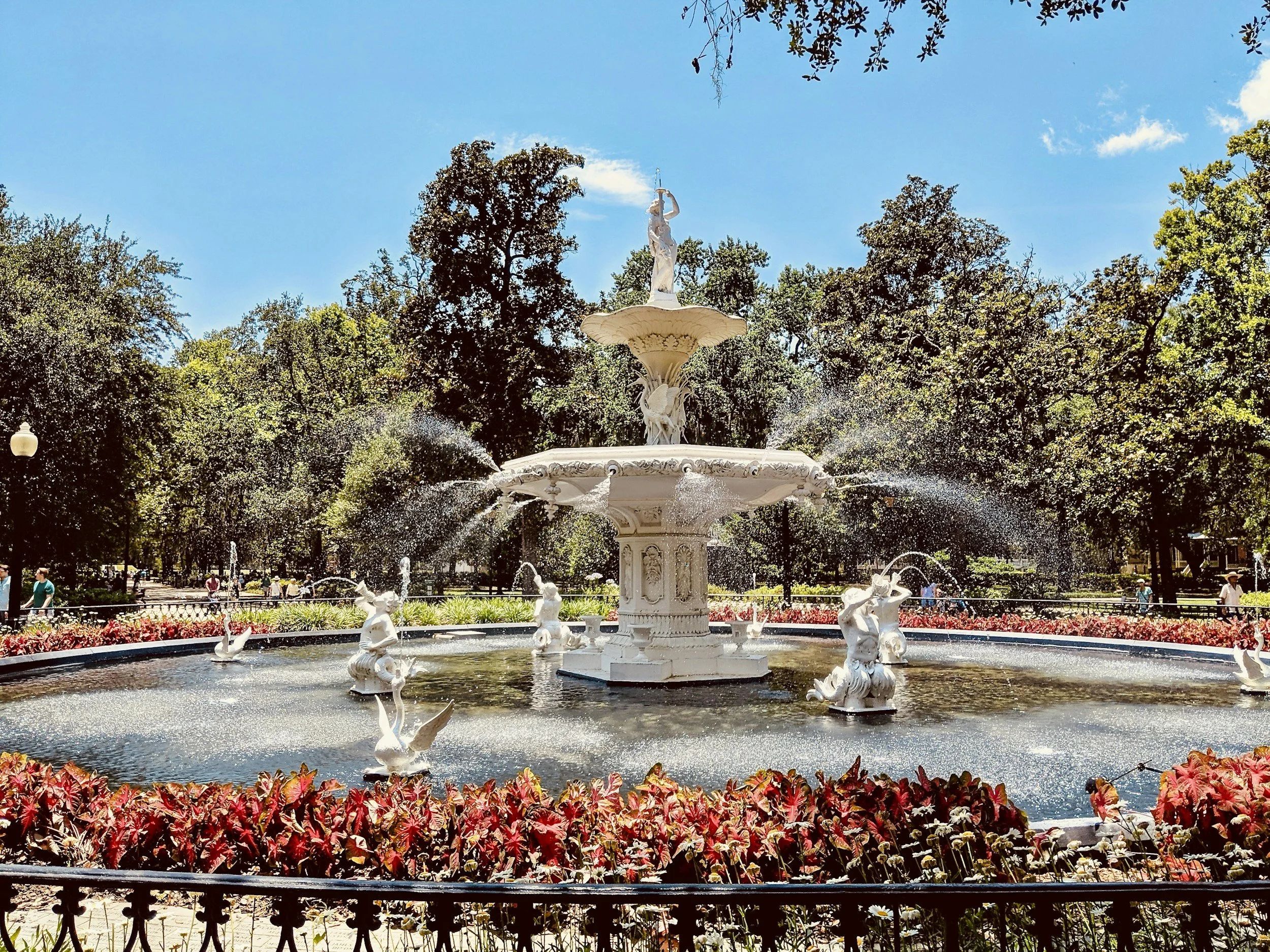 Forsyth Park Fountain is ringed with flowers and live oaks on asunny day. Drives & Detours Top sights in Savannah GA