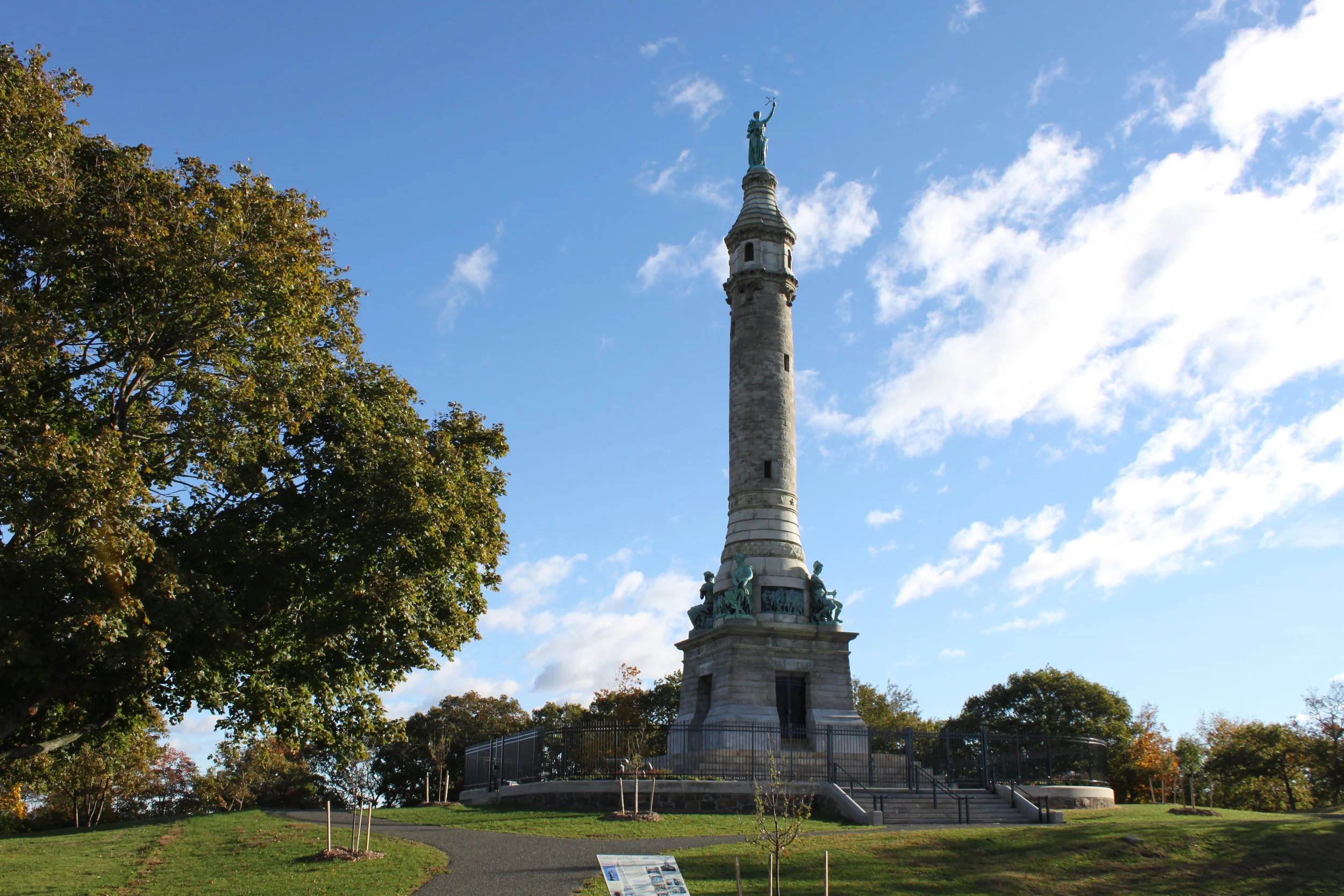 A huge monument to soldiers and sailors in East Rock Park, New Haven. Drives & Detours  self-guided Yale campus tour