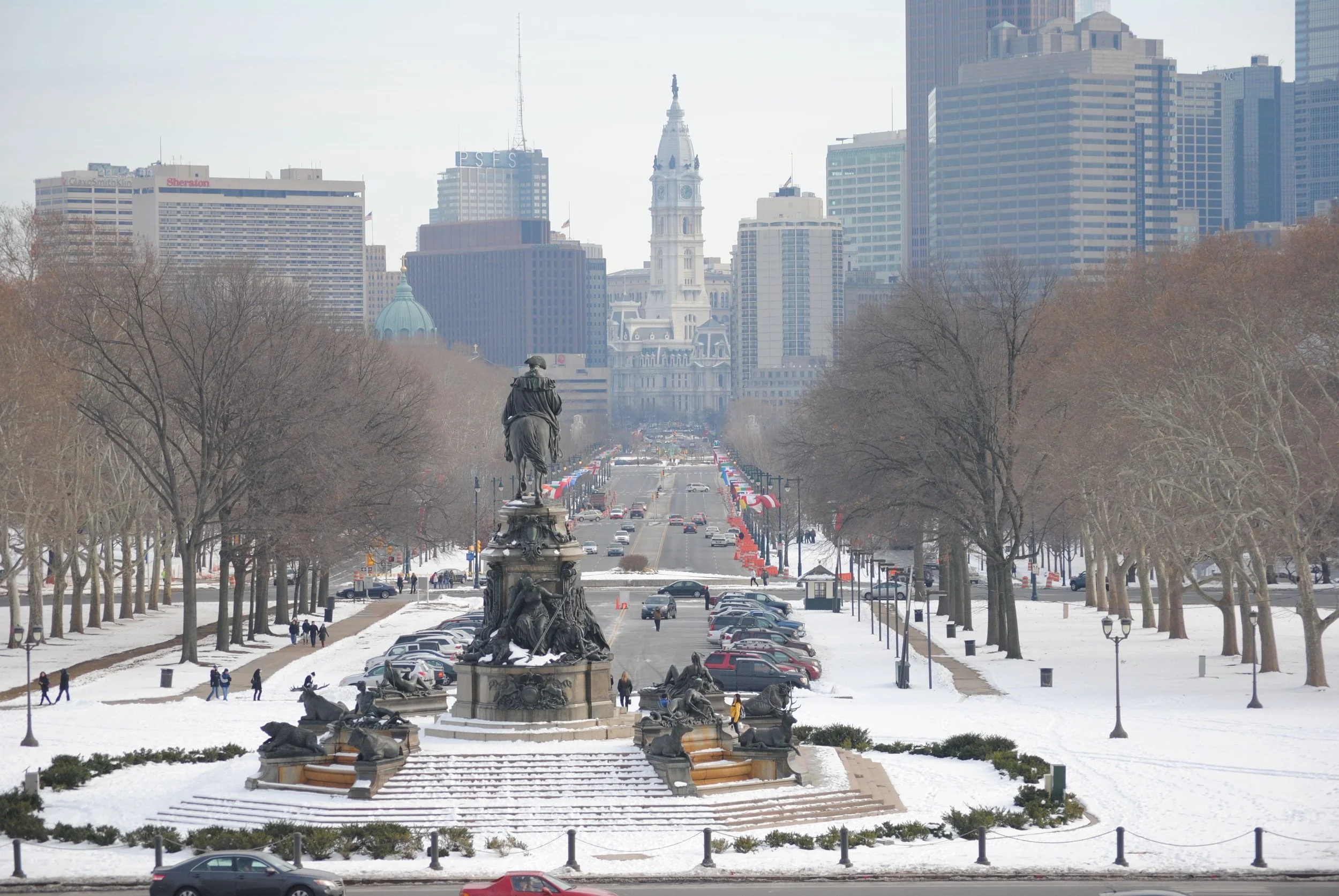 The Washington Monument is surrounded by snow with a City Hall in the distance. Drives & Detours Philadelphia travel tips