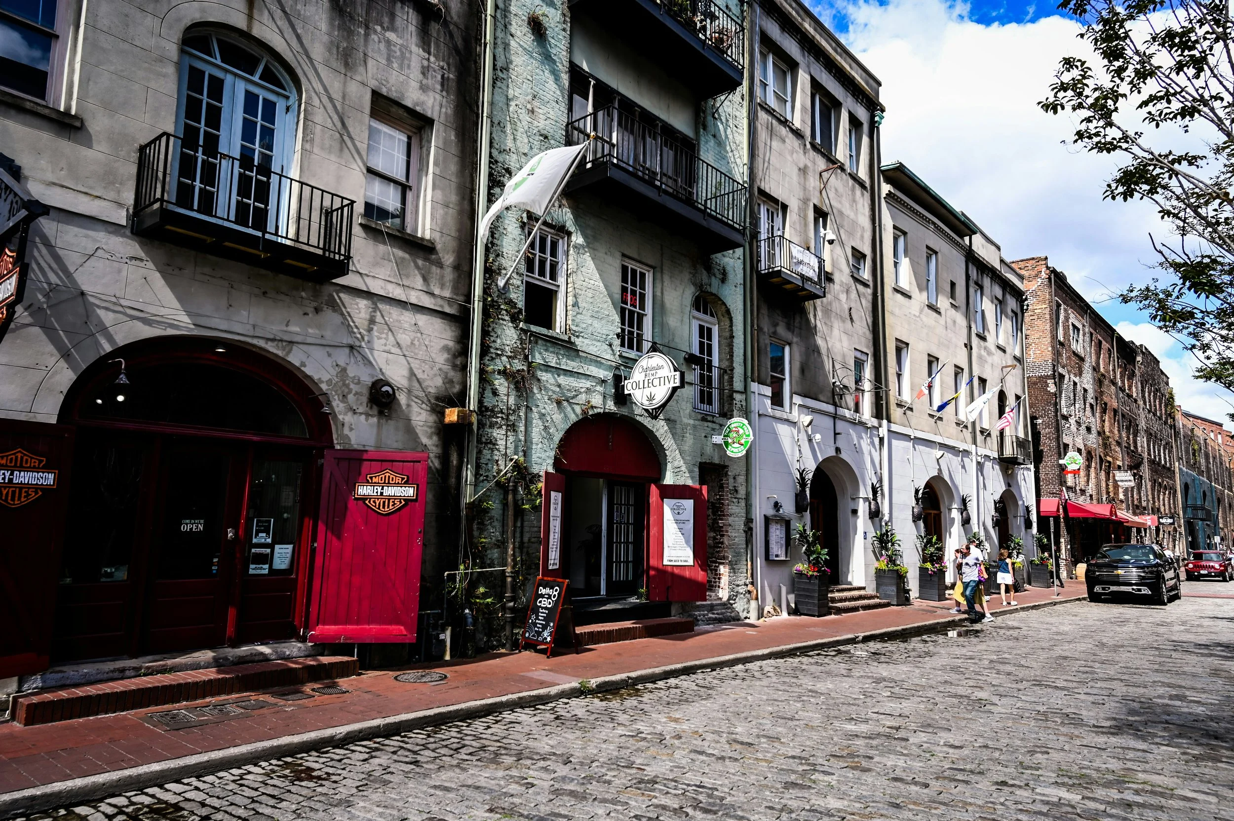 The brick buildings and cobbled streets of Savannah, GA