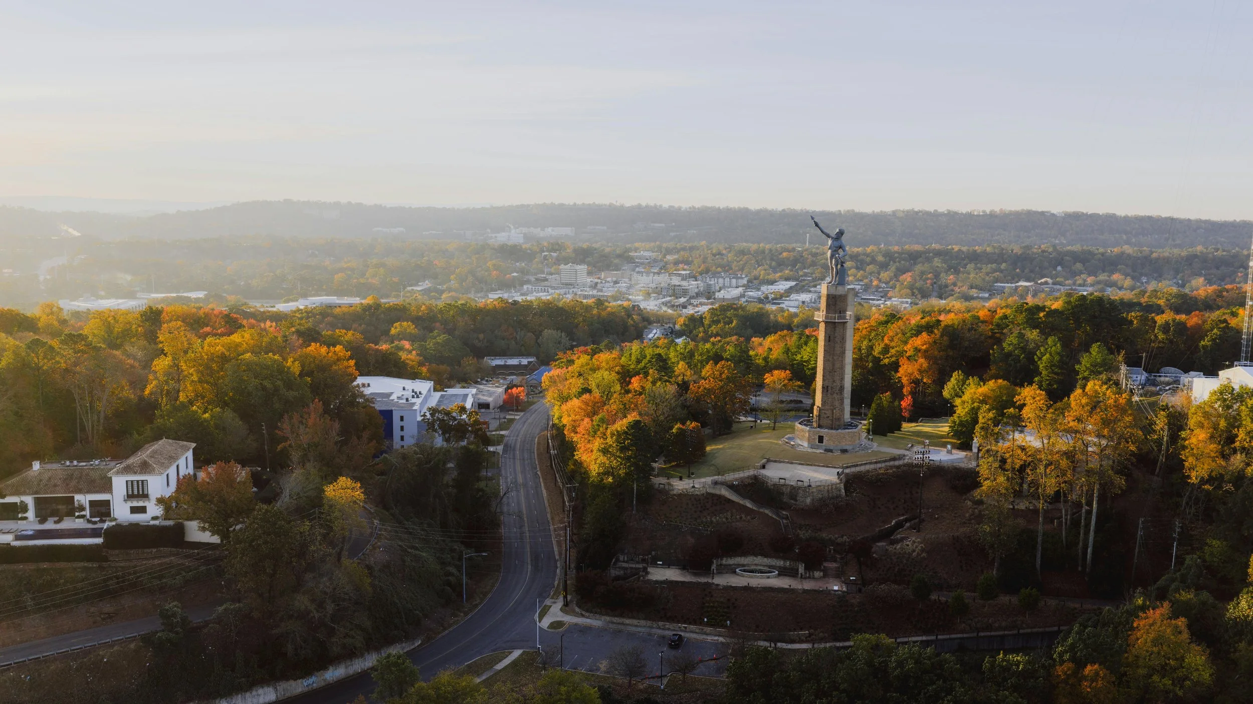 A statue of Vulcan stands over a city in Alabama. Drives & Detours First-time visitor guide Birmingham