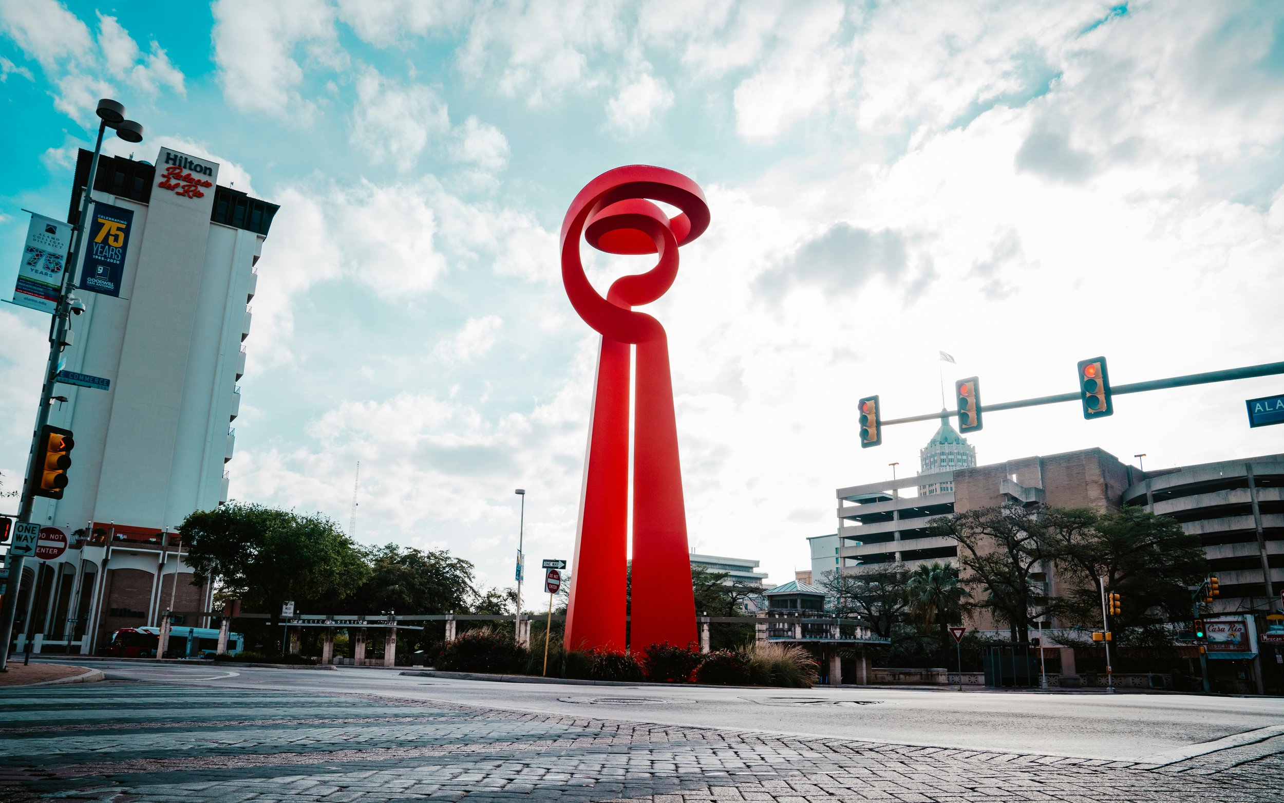 La Antorcha de la Amistad, The Torch of Friendship in English, is a giant, modern, red sculpture
