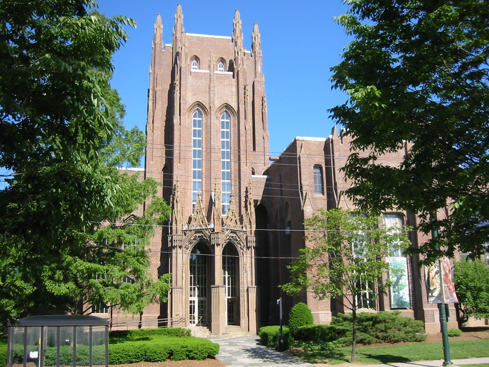 The tower and entrance of the Yale Peabody Museum under a blue sky. Drives & Detours things to do in New Haven CT