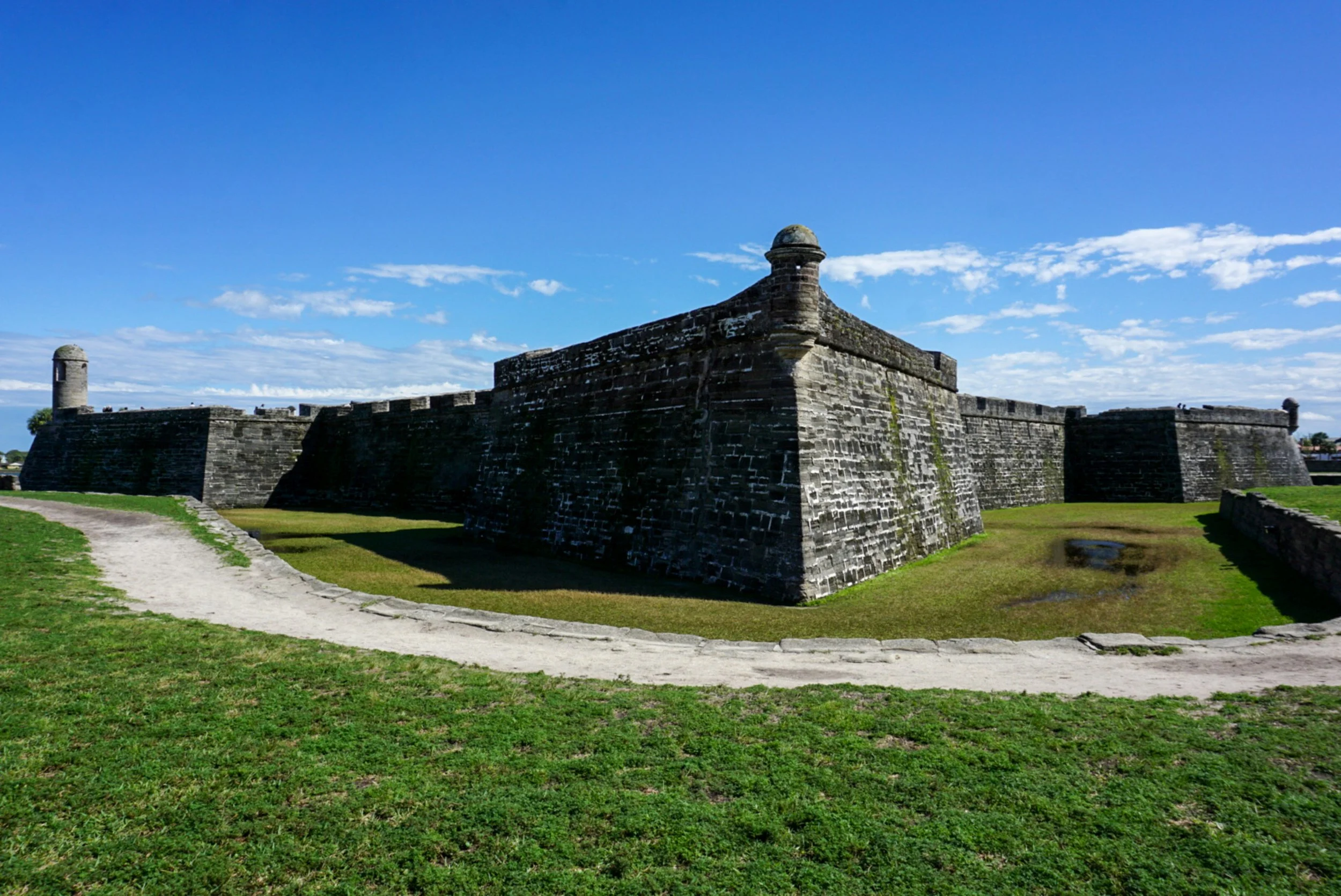 The walls of the Castillo de San Marcos on a sunny day in Florida. Drives & Detours best things to do in St. Augustine