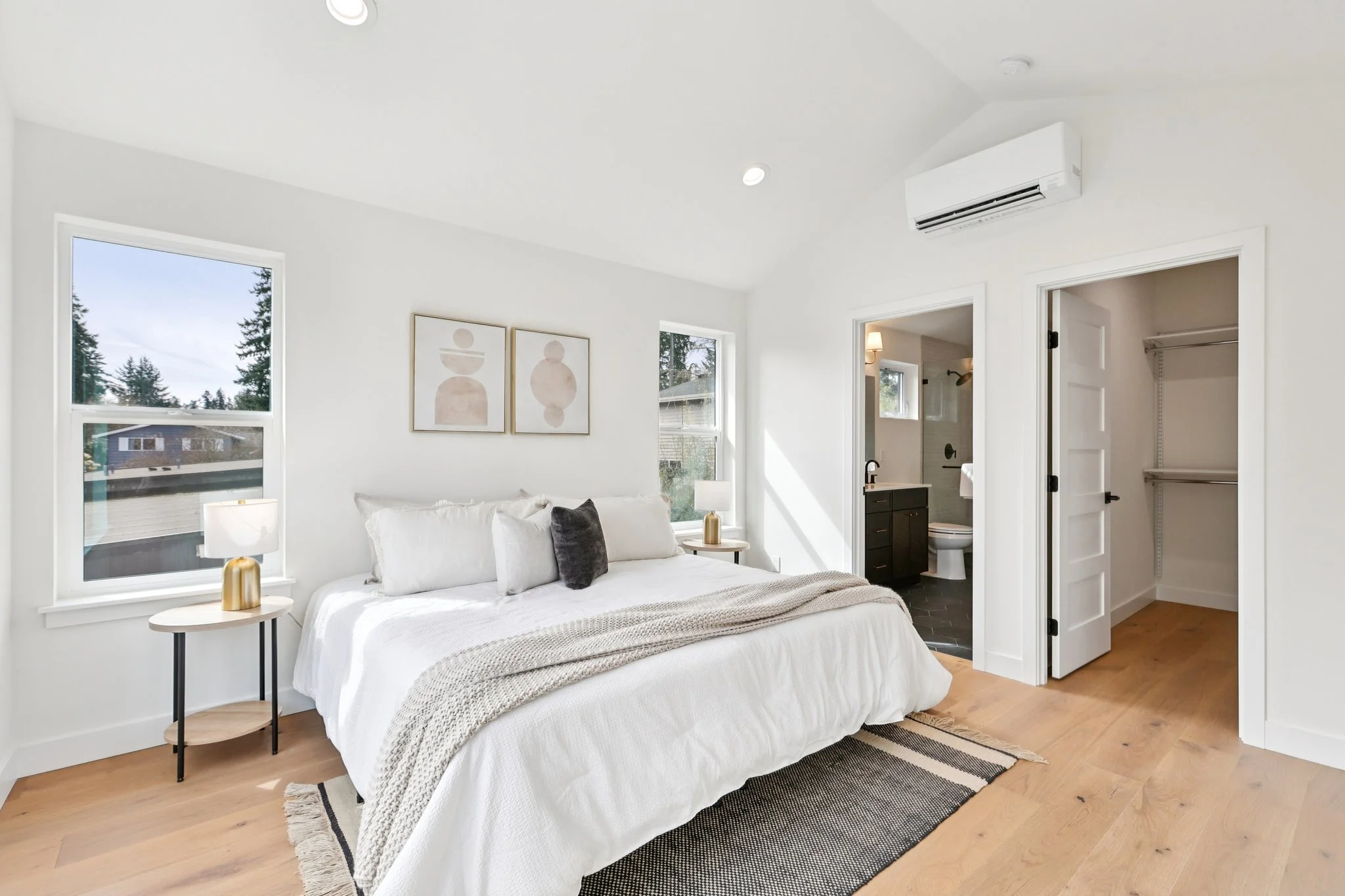 25-web-or-mls-5th Ave NW-S0104-025.jpg