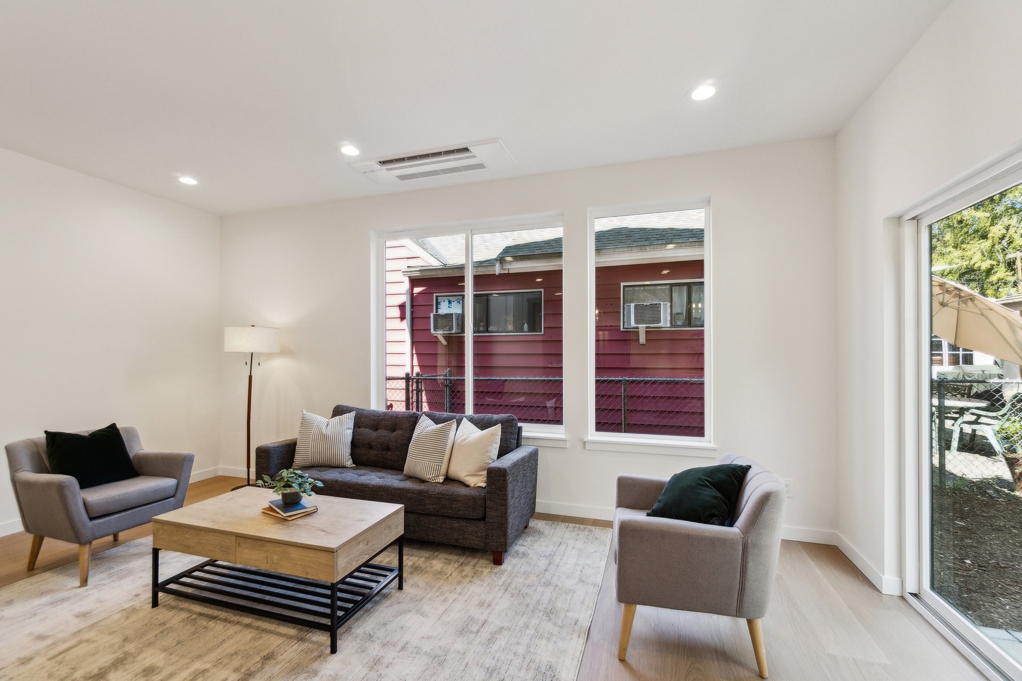 4-web-or-mls-8th Ave NE-1704-004.jpg