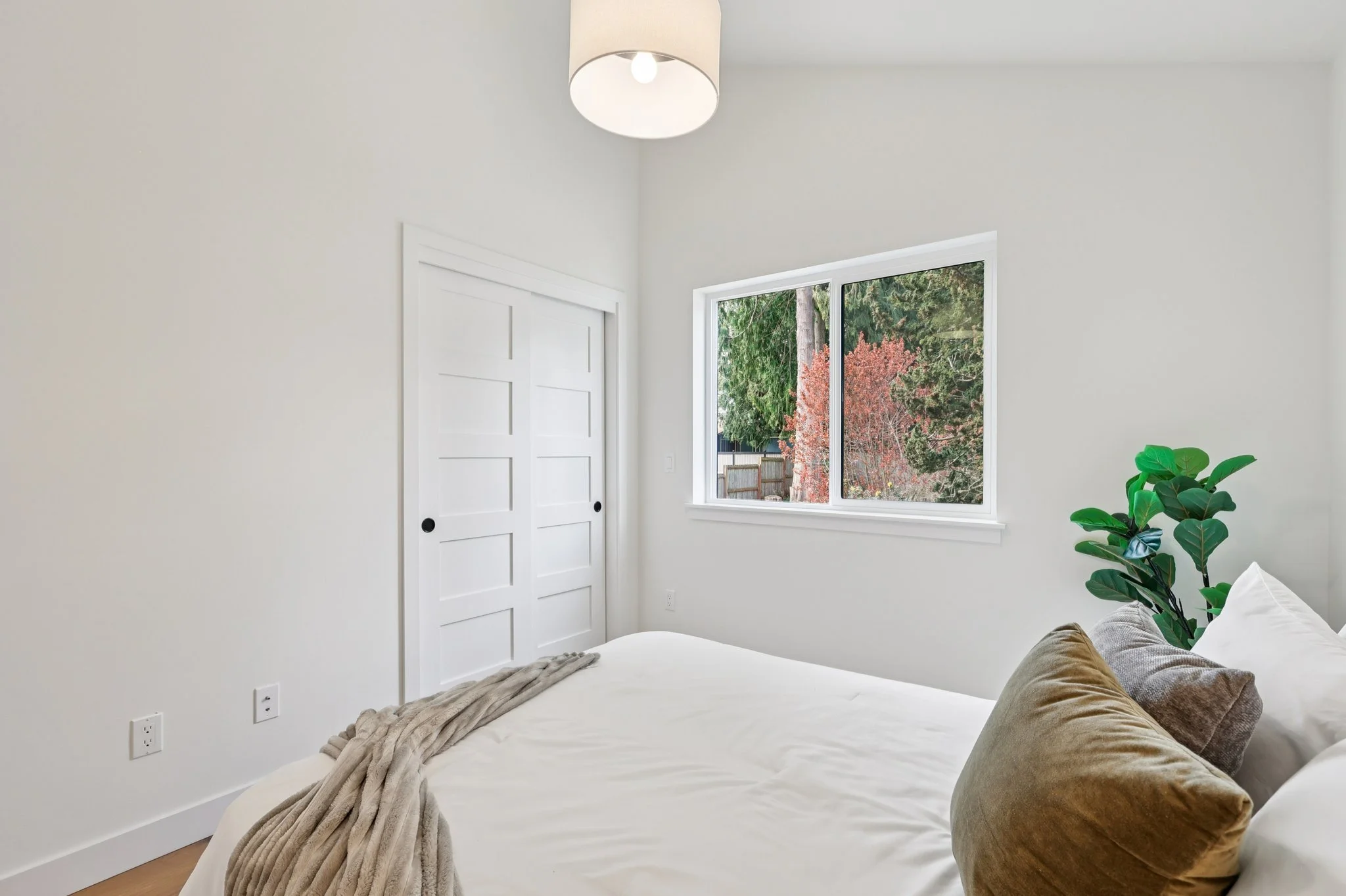 37-web-or-mls-5th Ave NW-S0104-037.jpg