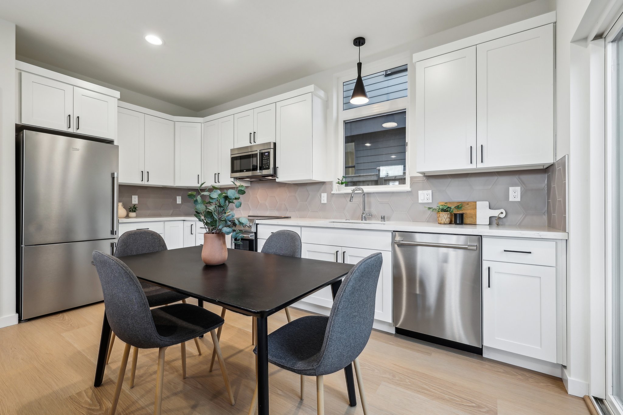 7-web-or-mls-15th Ave NE c-27032025-007.jpg