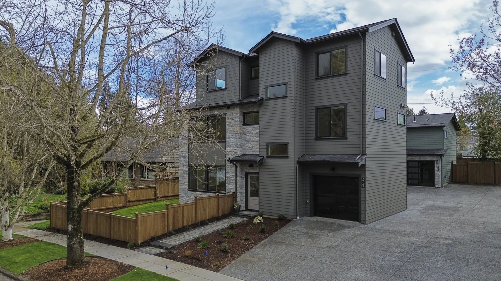 2733 NE 89th Street