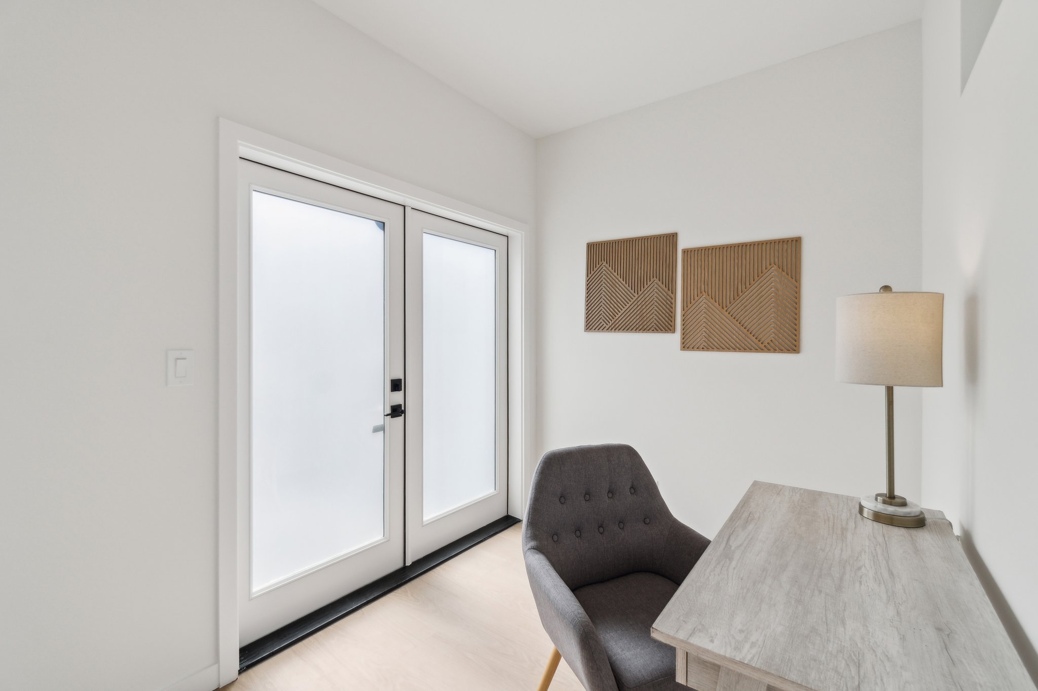 15-web-or-mls-8th Ave NE-1704-015.jpg