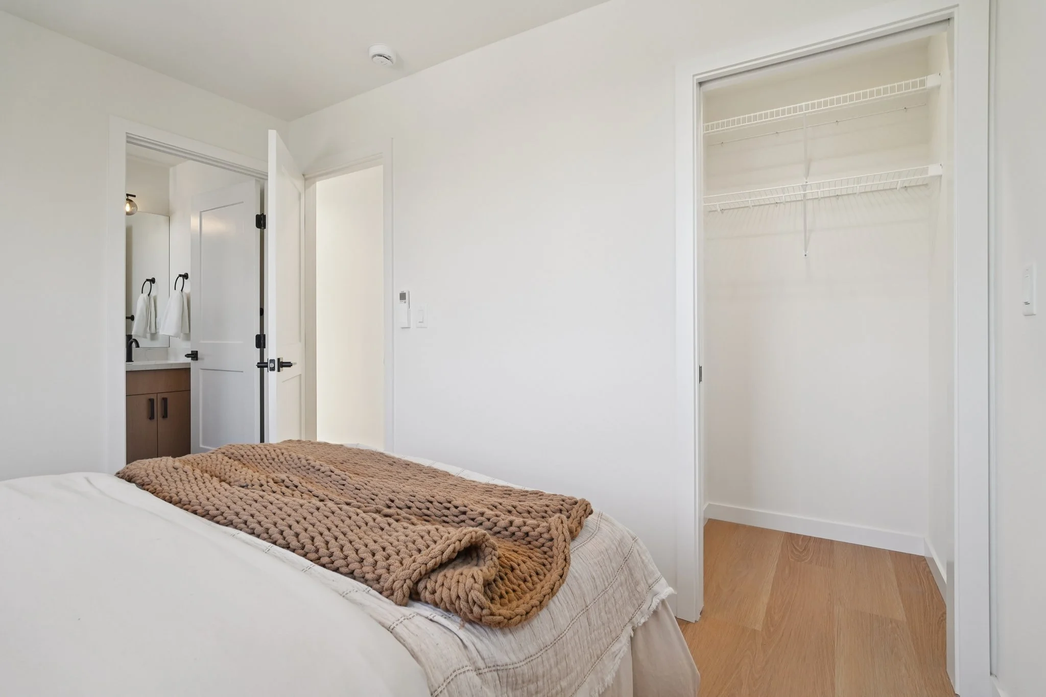 14-web-or-mls-NE 89th St-S2407-014.jpg