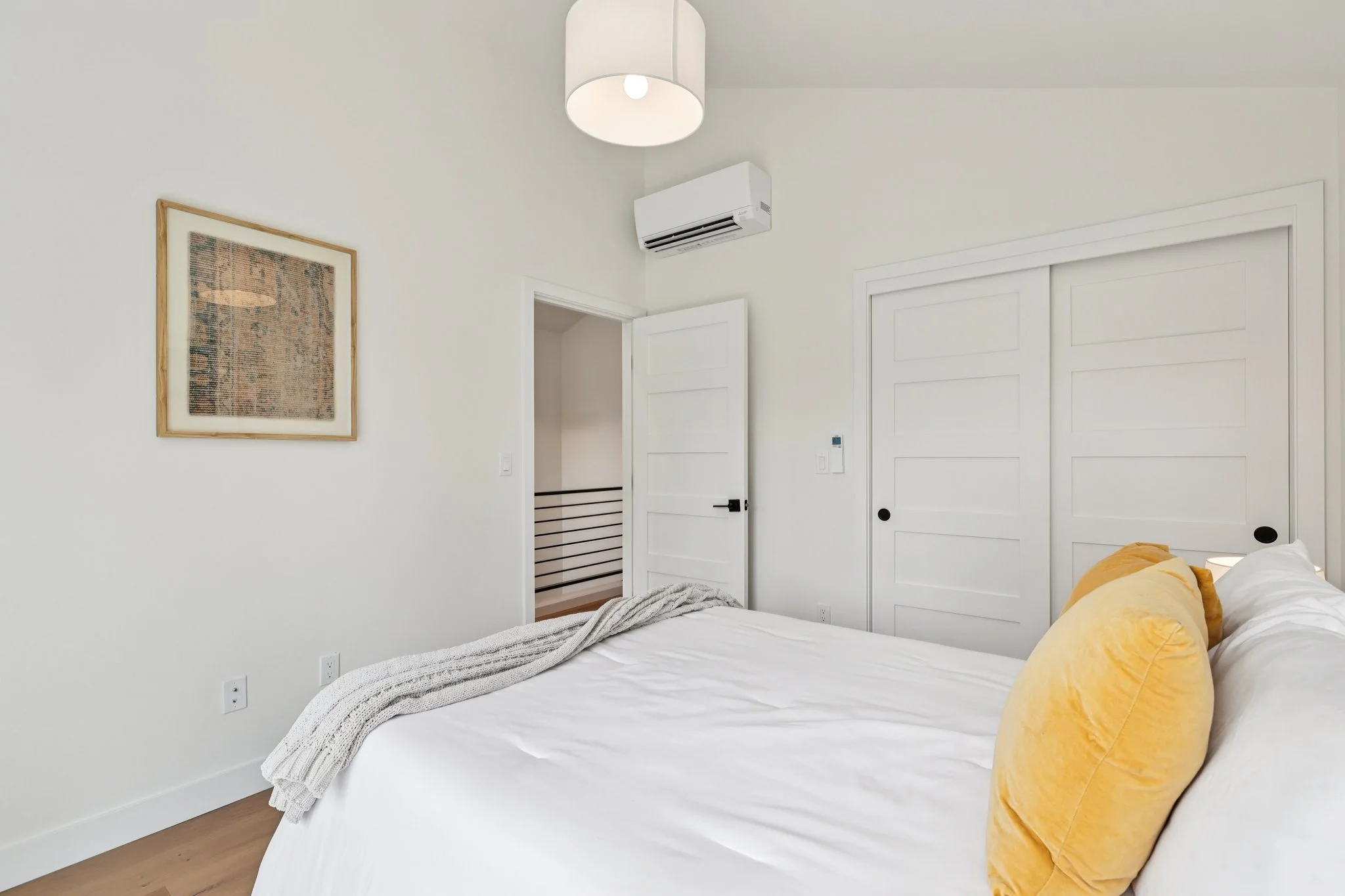 31-web-or-mls-5th Ave NW-S0104-031.jpg