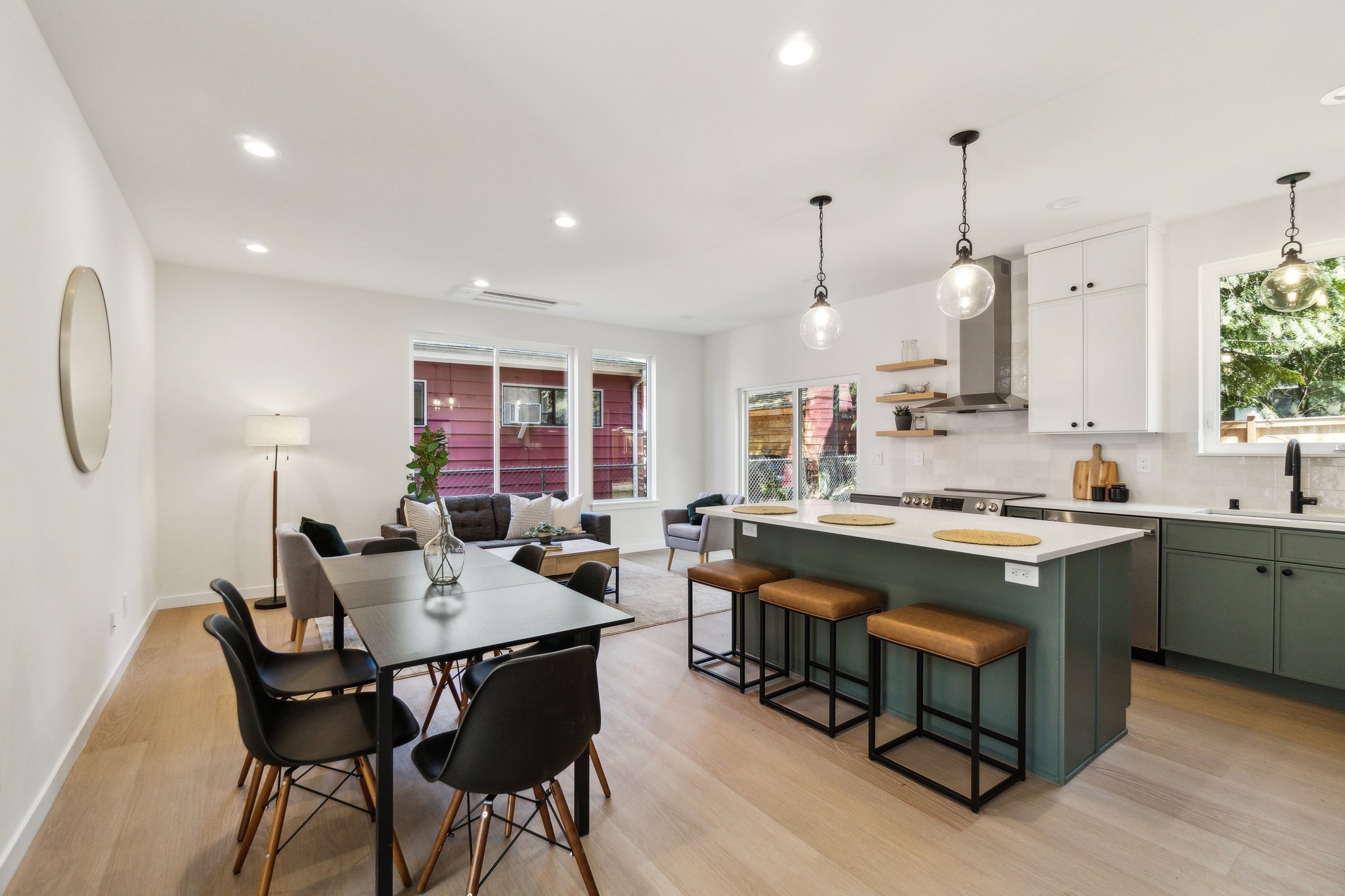 9-web-or-mls-8th Ave NE-1704-009.jpg